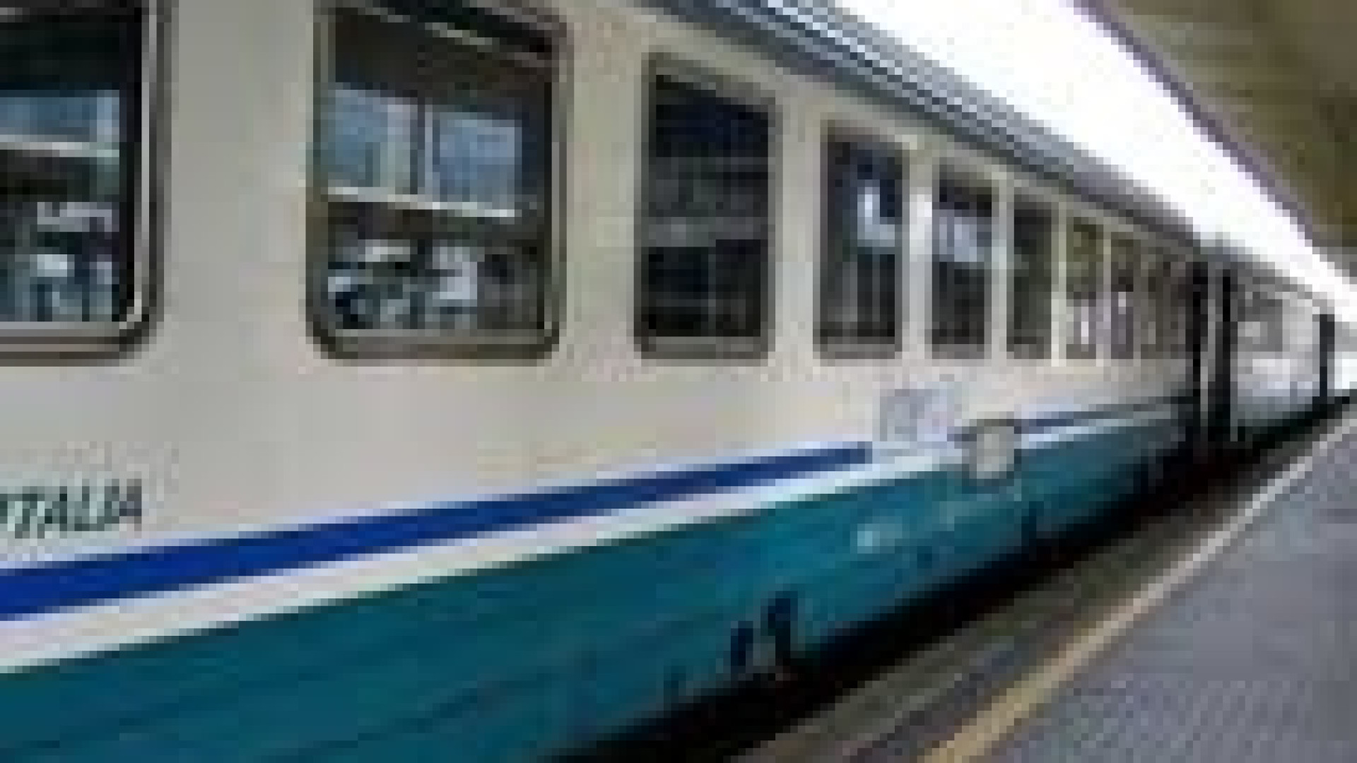 Violentata su un treno per Piacenza: chiesti 8 anni per i presunti stupratori