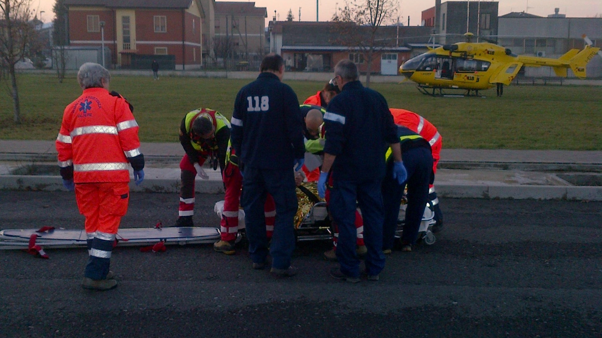 Podenzano, donna precipita dalla finestra: trasportata a Parma, è grave