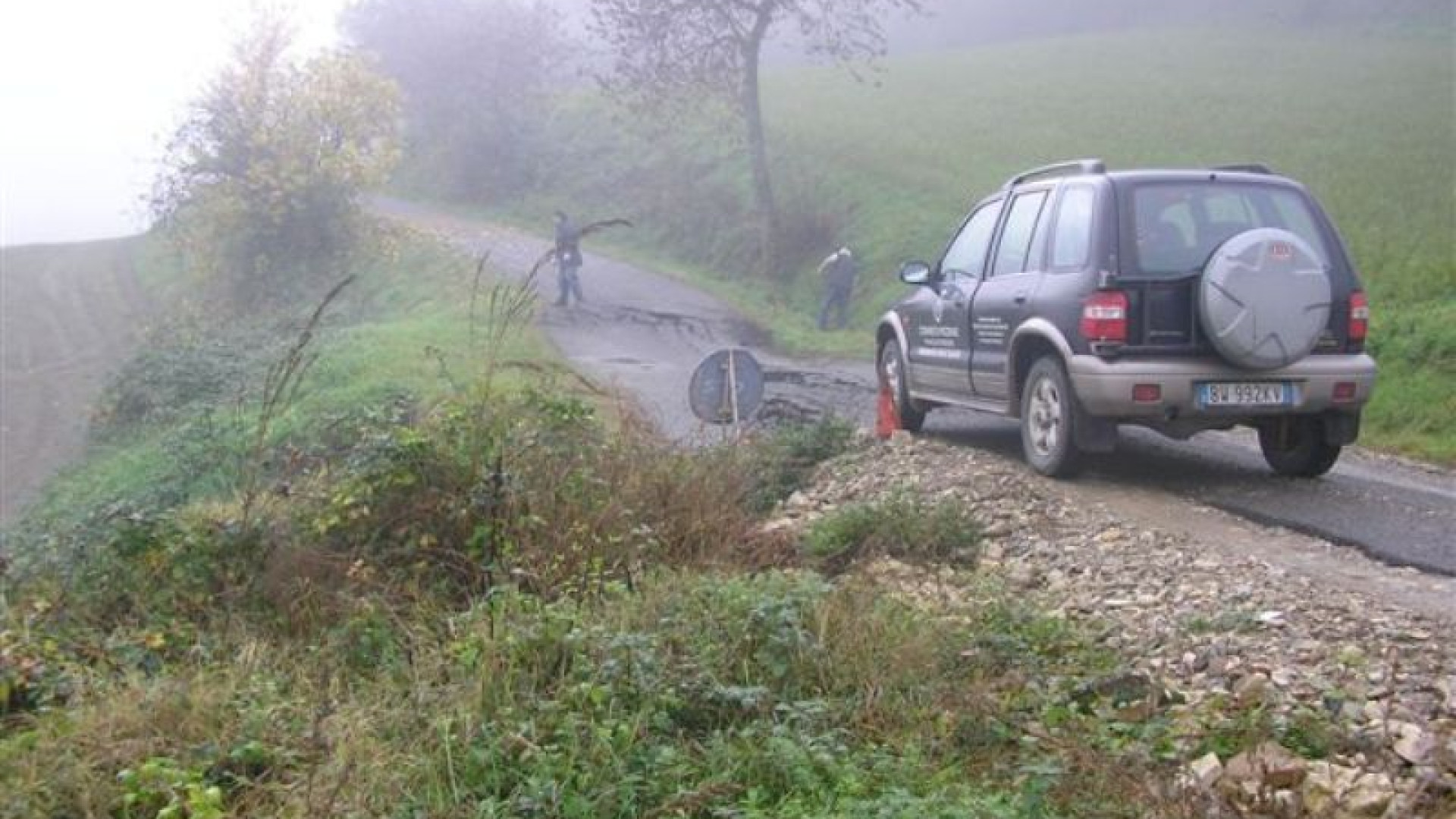 Cede la strada a S.Maria di Piozzano: isolate per alcune ore decine di anziani