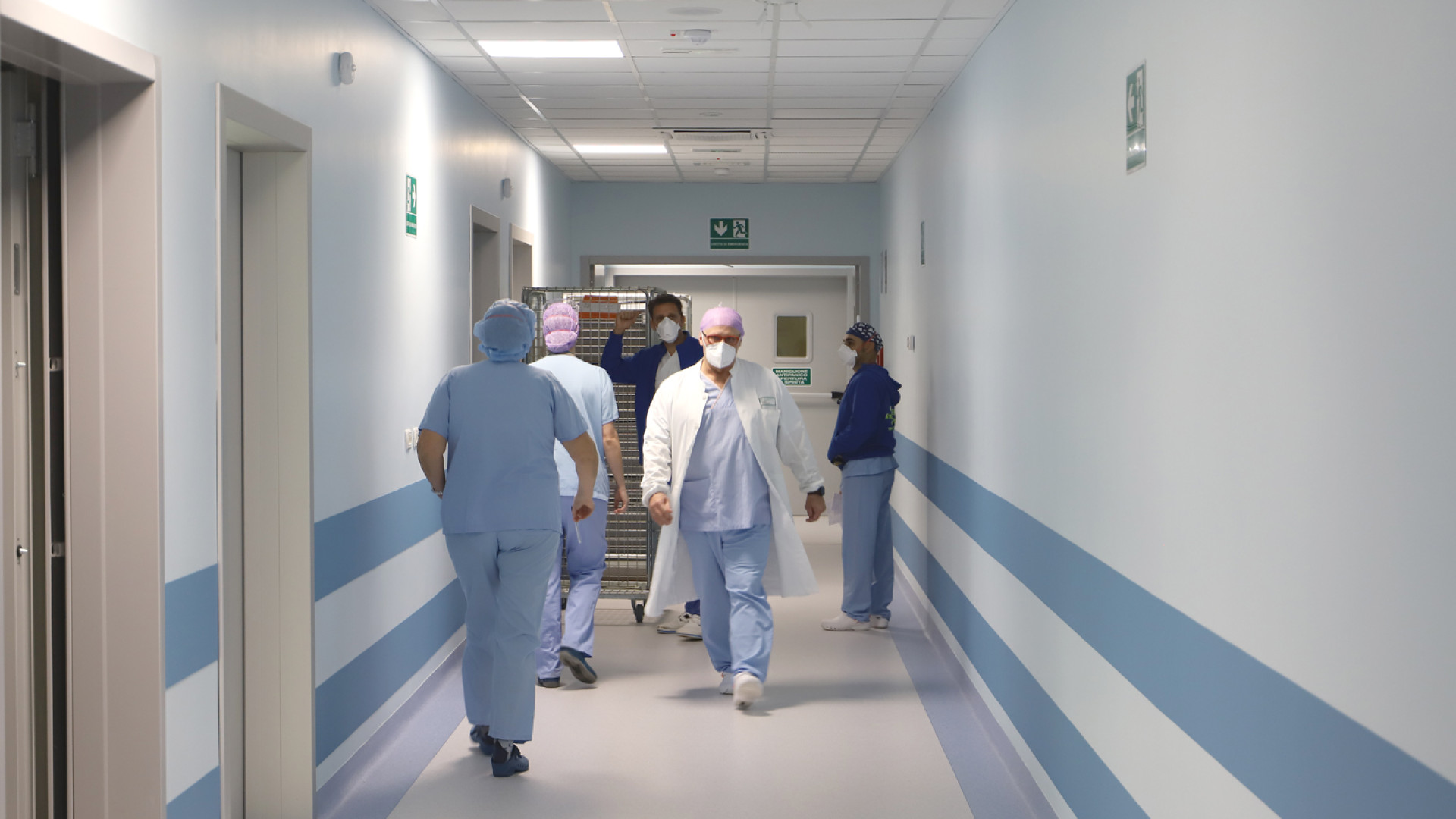 Positività al Covid in aumento, da domani stop ai visitatori in ospedale