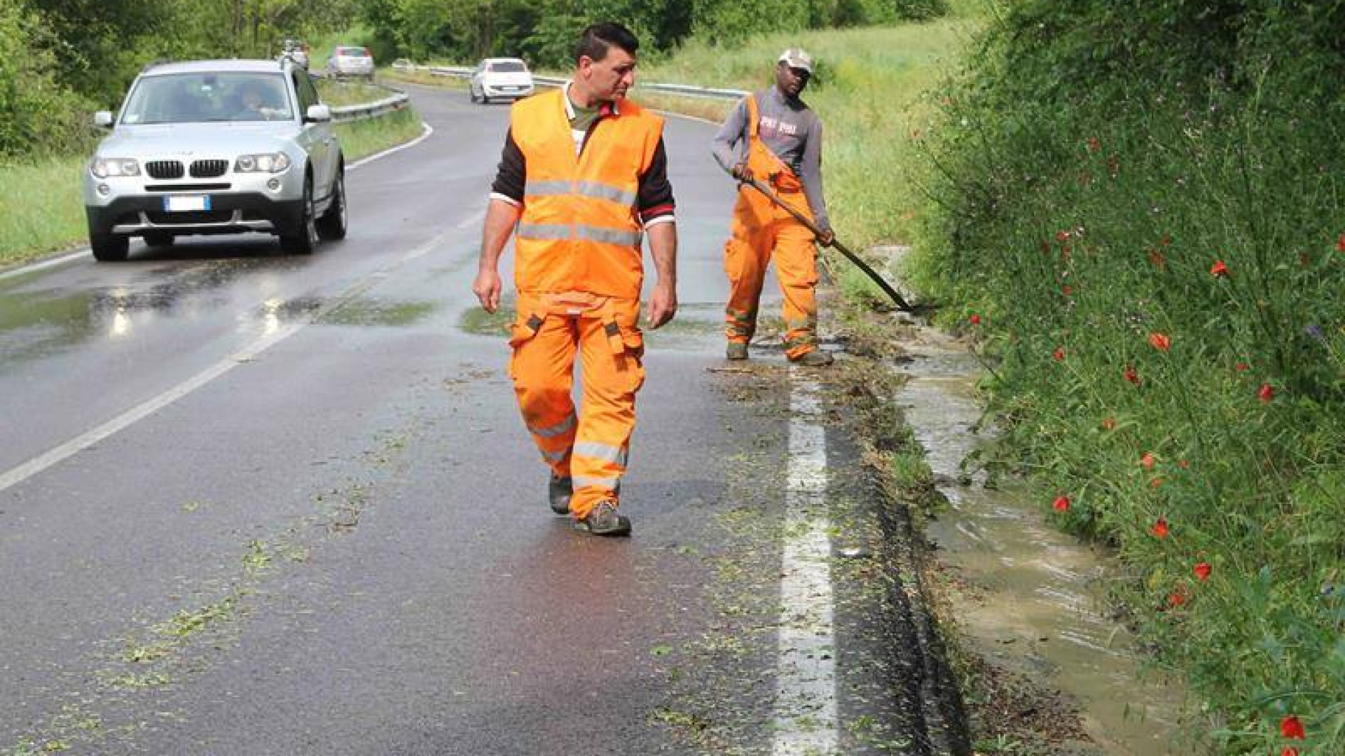 Grandine in Valtrebbia, statale allagata tra Travo e Perino