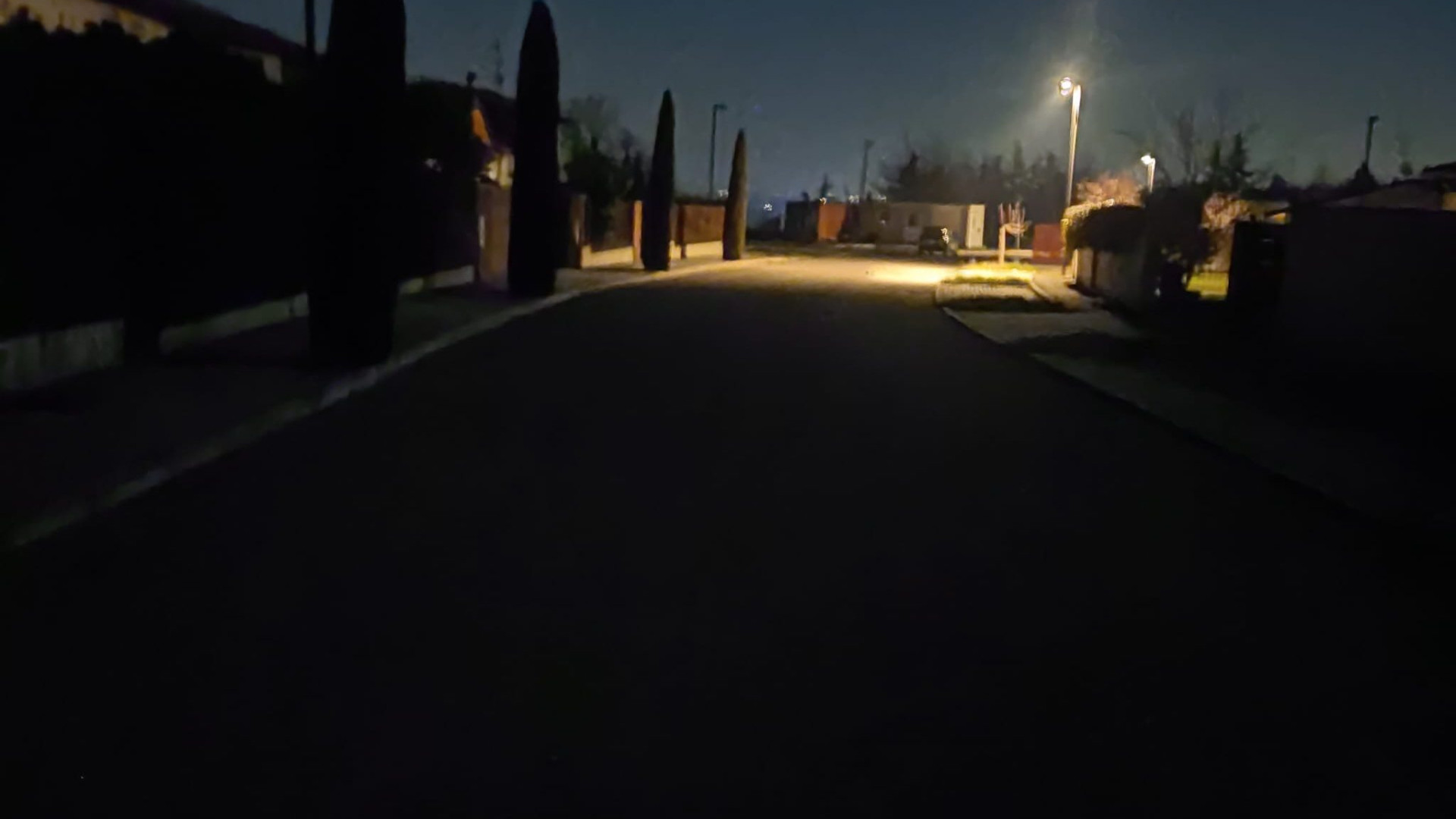 A Rivergaro via Tobagi da un anno al buio. I cittadini vanno dai carabinieri