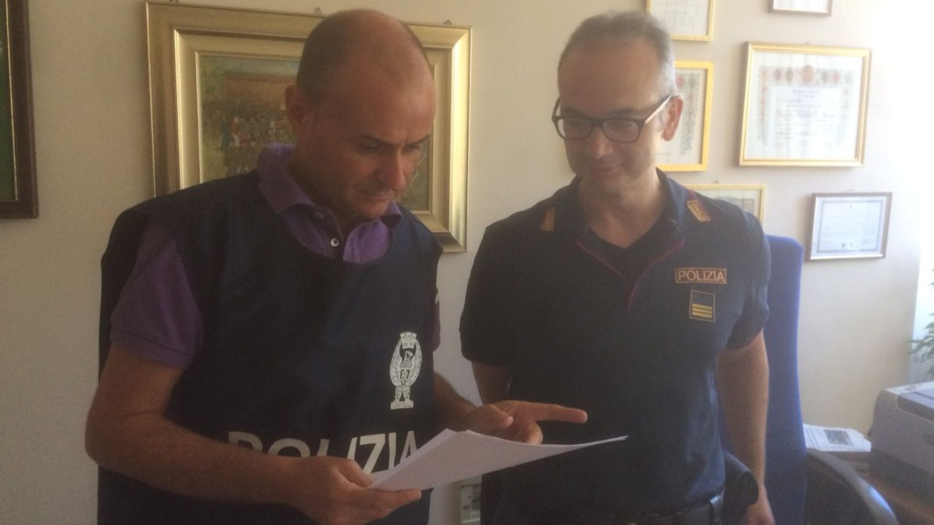 "Ci rubate il lavoro, torna a casa tua". Straniero minacciato con un coltello