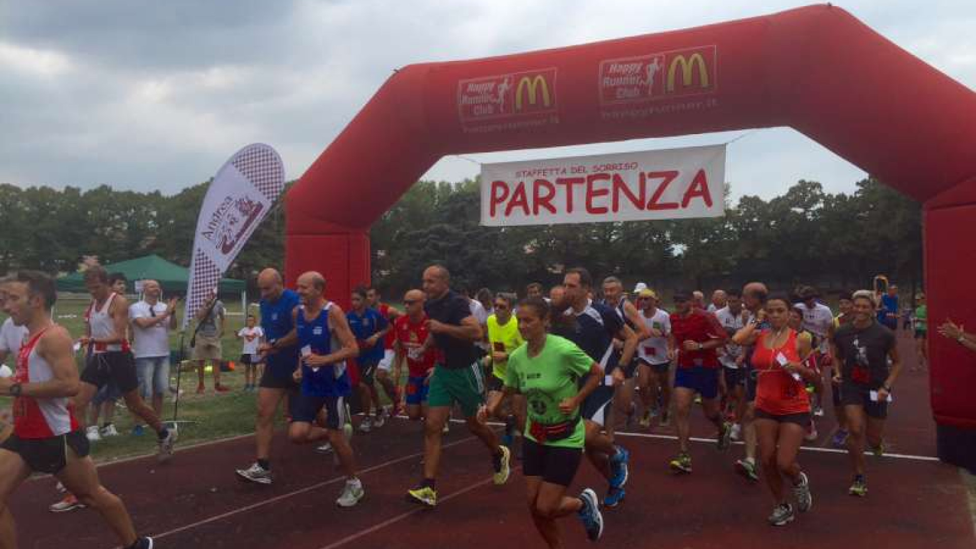 Staffetta del sorriso, 600 persone hanno corso per i sogni di Luca