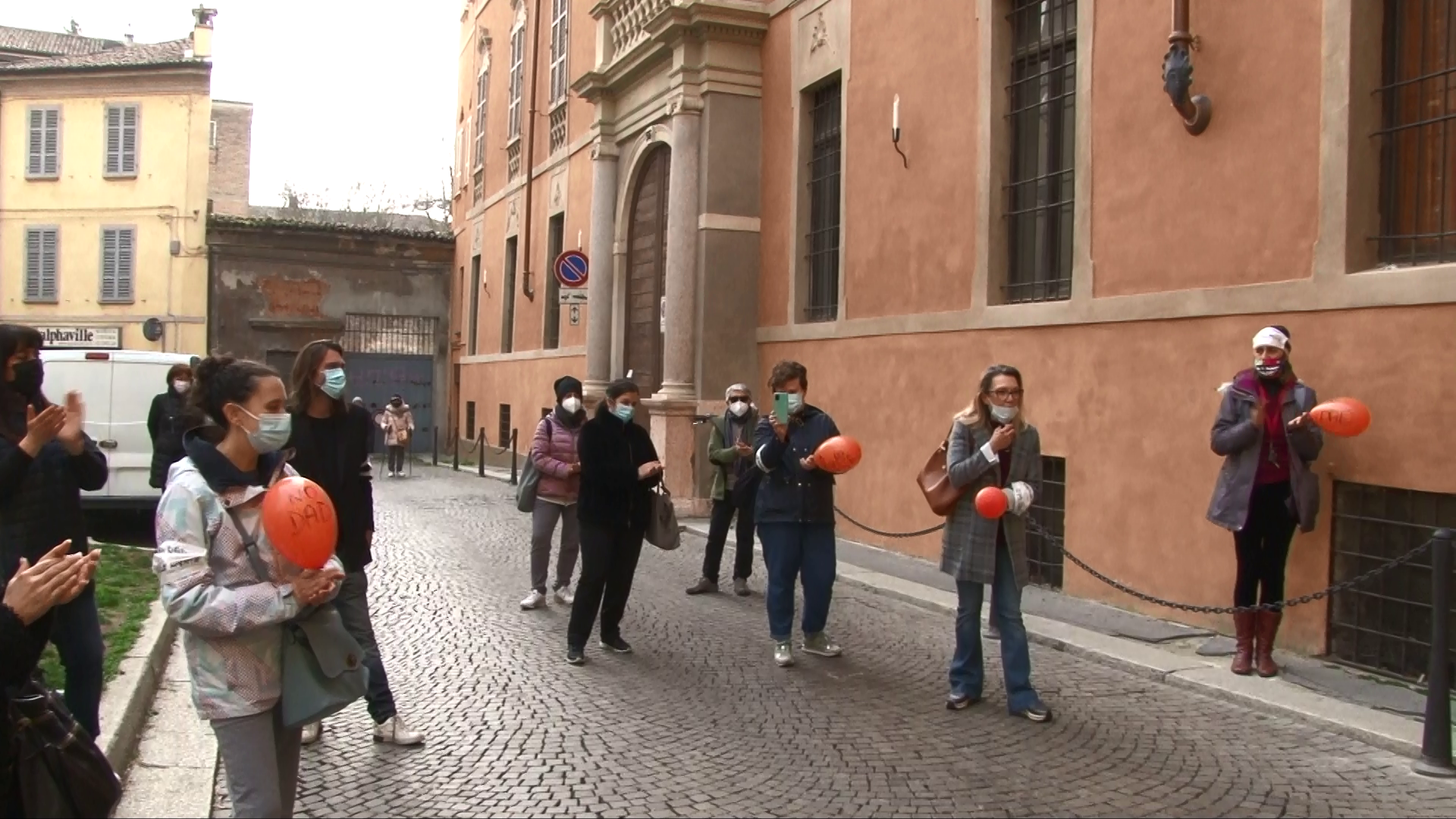 "No alla chiusura delle scuole, troppo malessere tra bambini e adolescenti"
