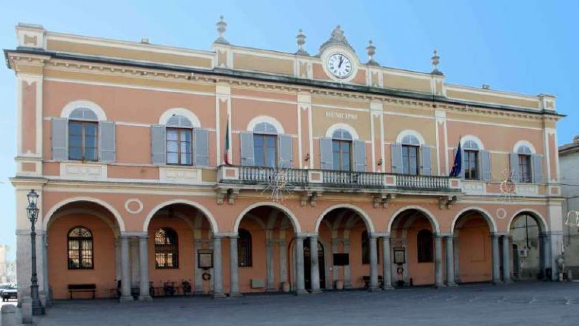 Bolletta da 1.400 euro, Gabriella: "Non so come fare". Mazzata anche per il Comune