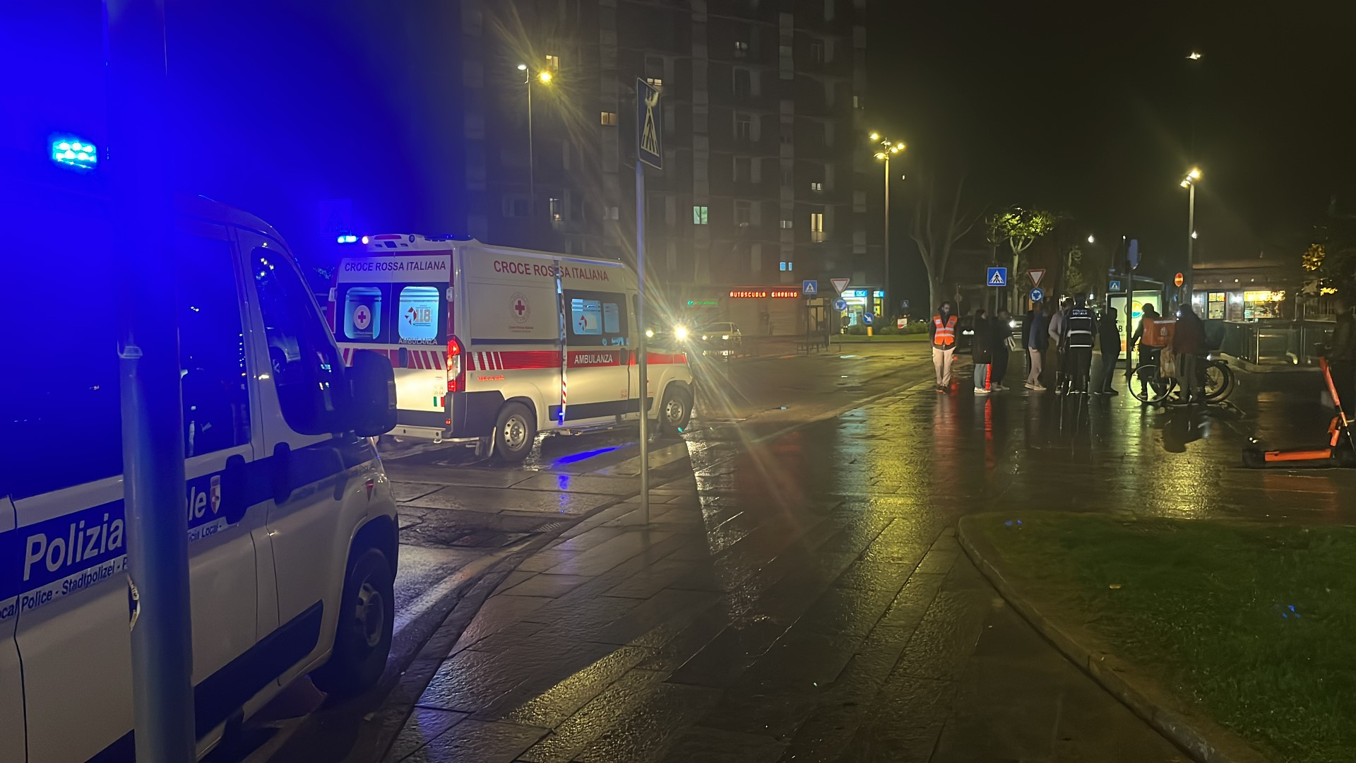 Rider investito da un'auto in stazione. Ferito dopo il balzo di dieci metri sulla sua bici
