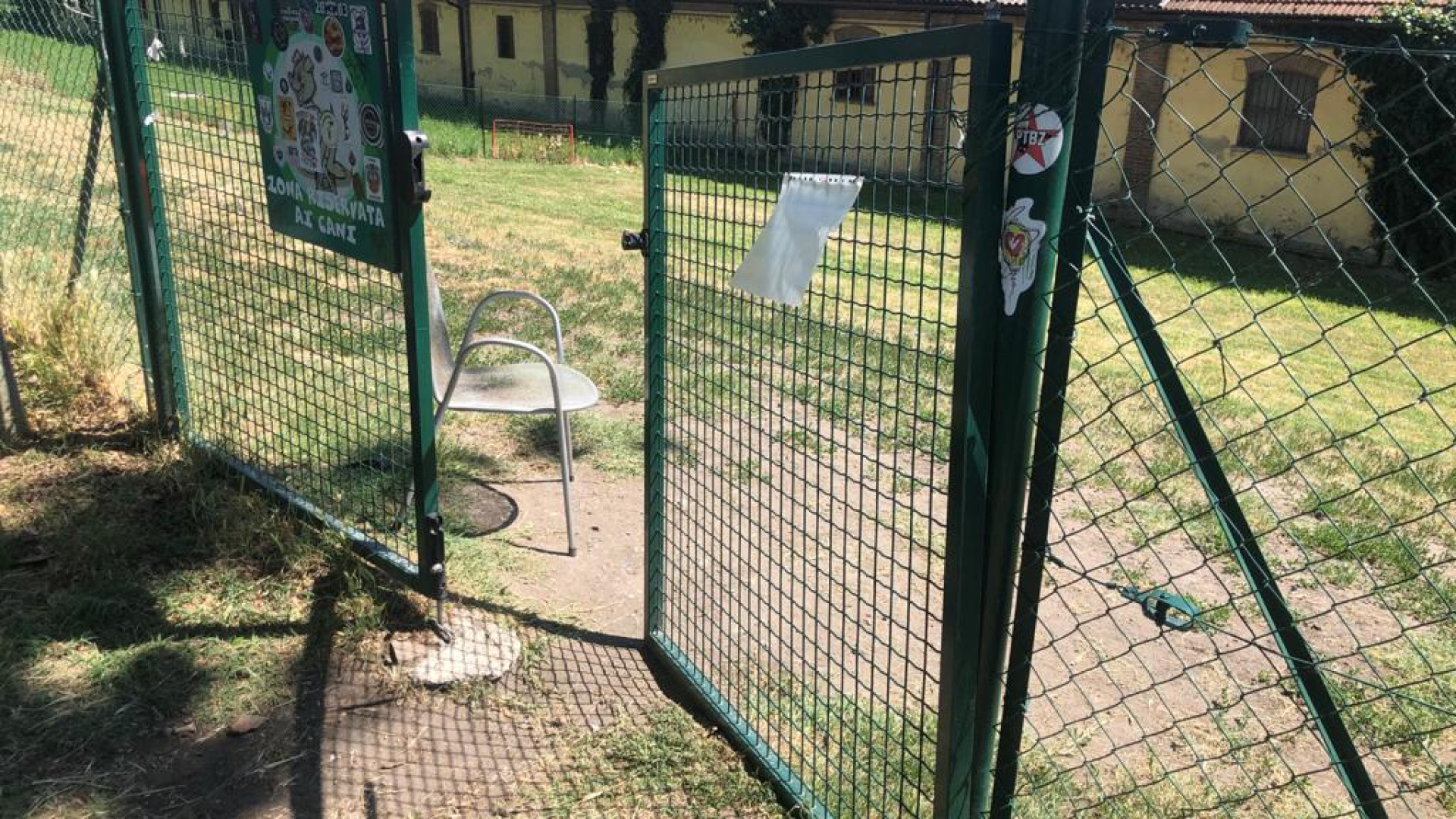 Alano aggredisce pincher in via Maculani. A Piacenza nel 2022 già 139 casi