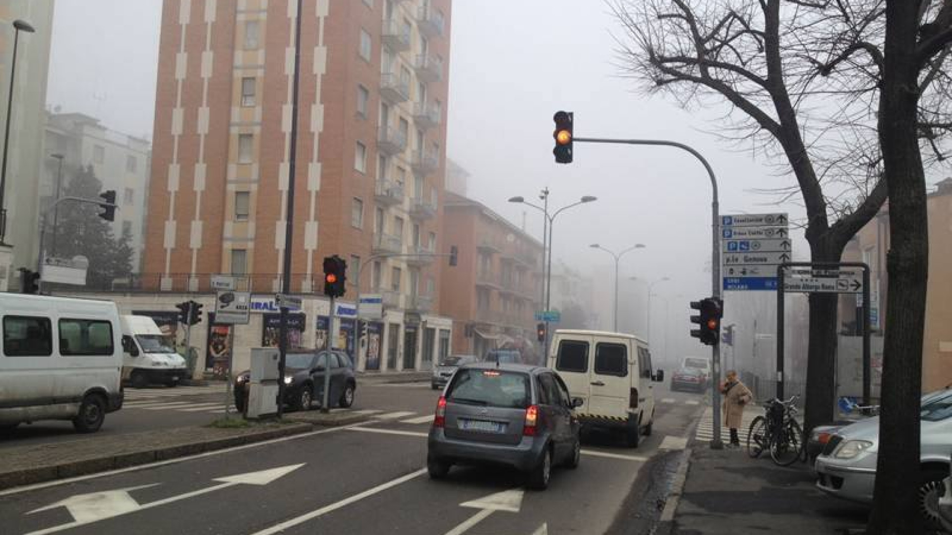 Via Manfredi, domattina partono i lavori per aggiustare il semaforo. Disagi in arrivo