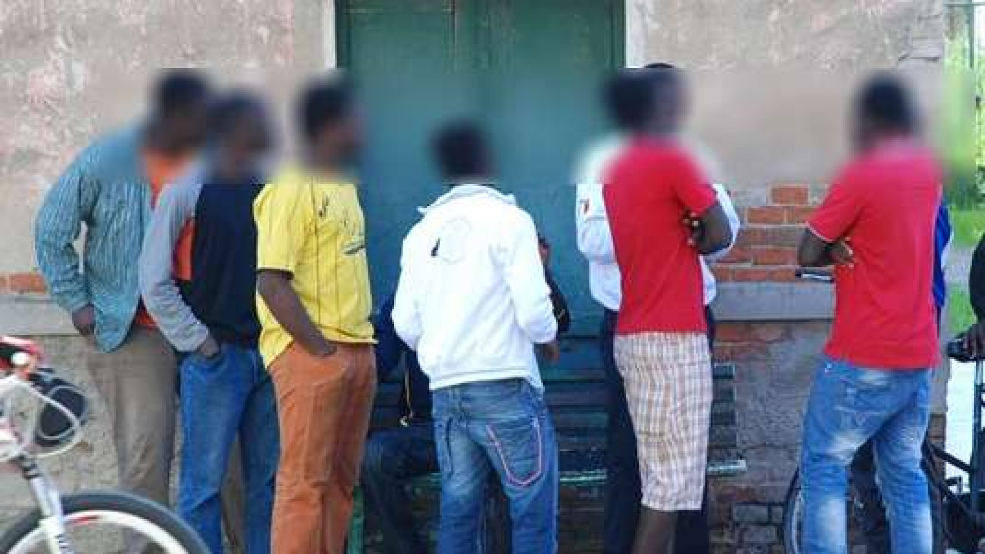 Piacenza, arrivati 65 profughi.Scalzi e senza indumenti
