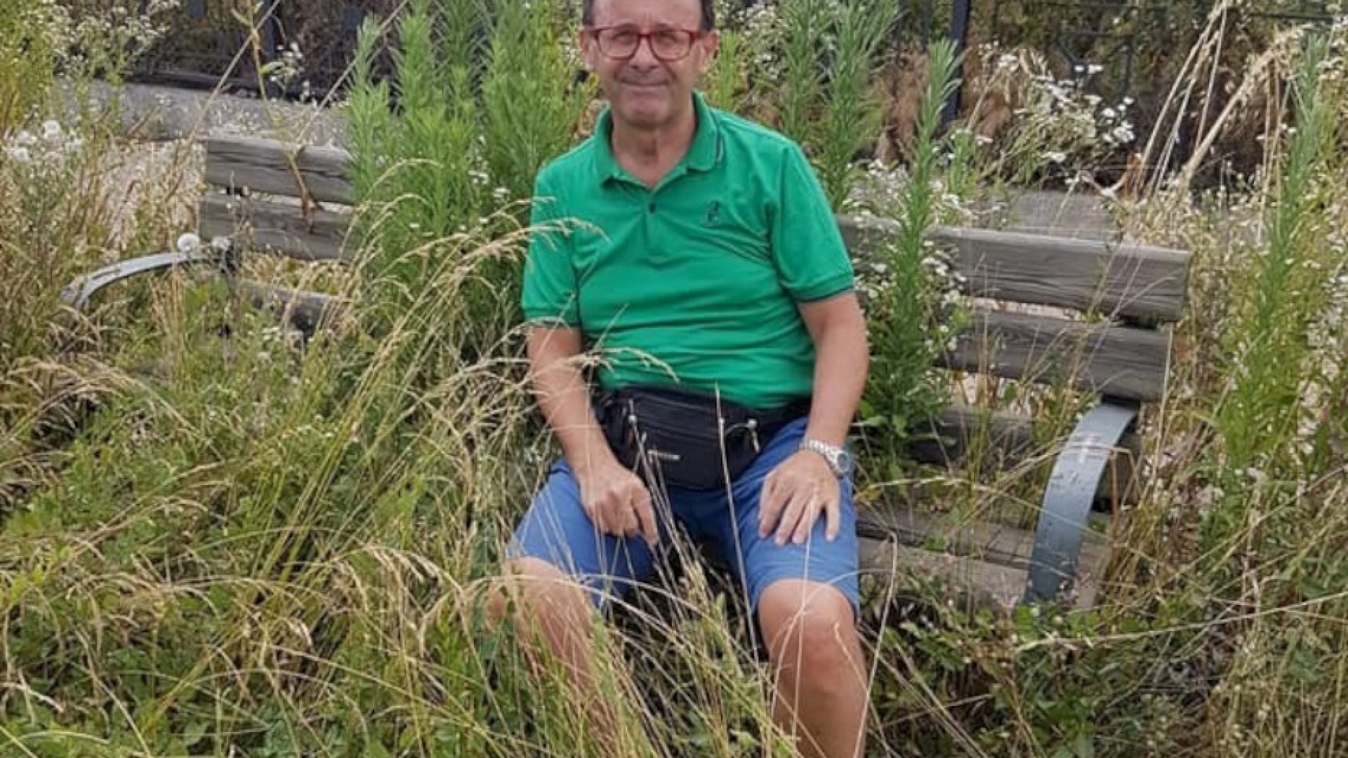 Bastione Campagna, sfalcio dopo la foto di Luigi Rabuffi in posa tra i rovi