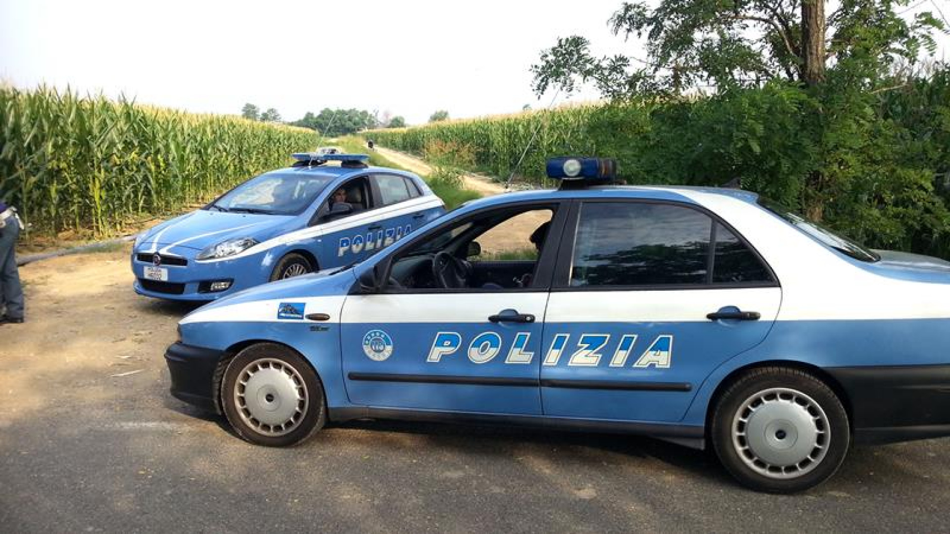 Tirapugni in acciaio nascosto nel cappuccio: 18 enne denunciato