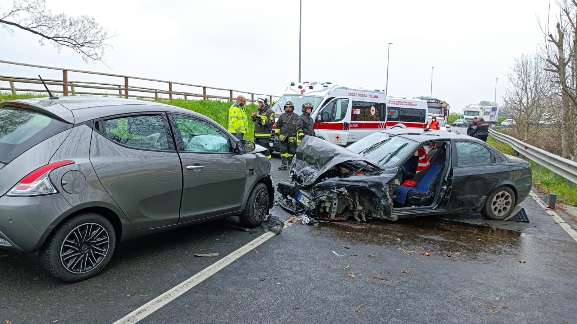 Scontro frontale tra due autovetture a San Rocco: 4 feriti e traffico deviato