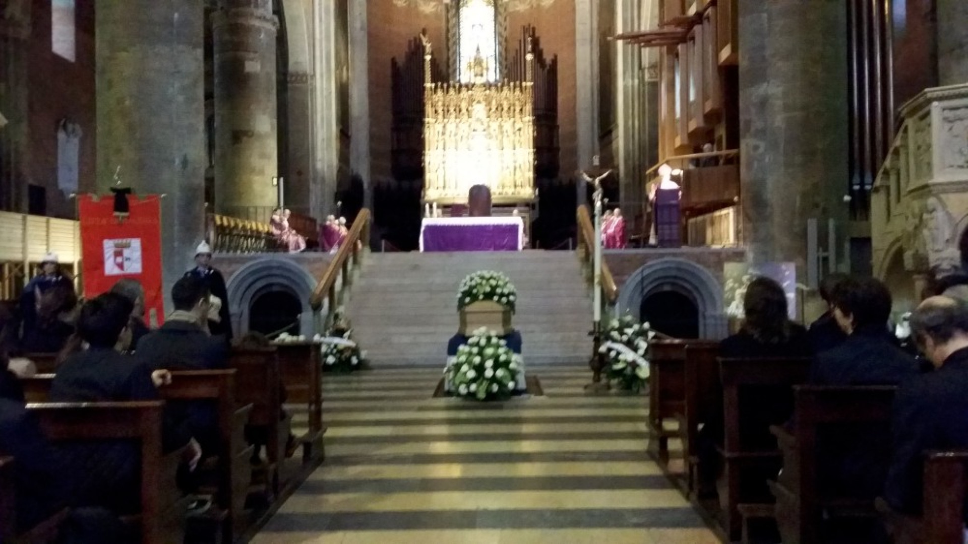 Duomo gremito per l'ultimo saluto a Giacomo Vaciago