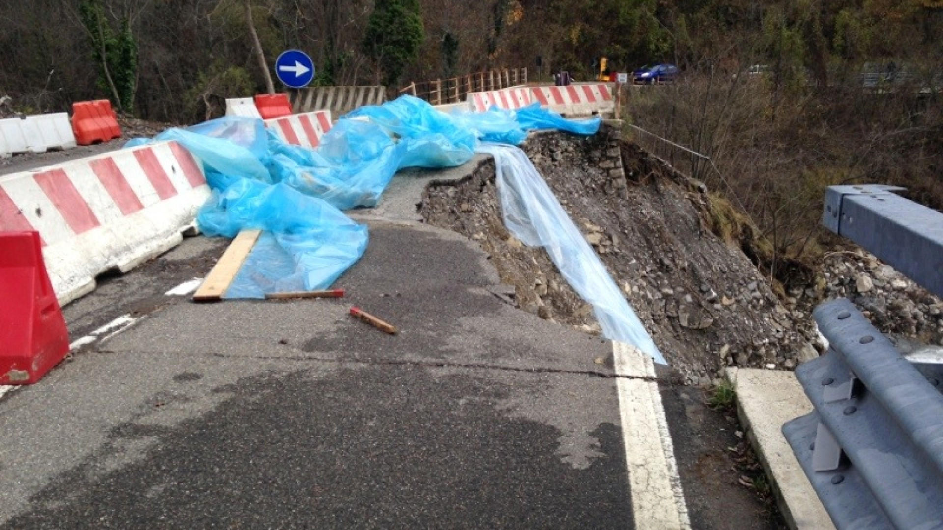 Il Trebbia inghiotte una corsia della 45. Ottone a rischio isolamento