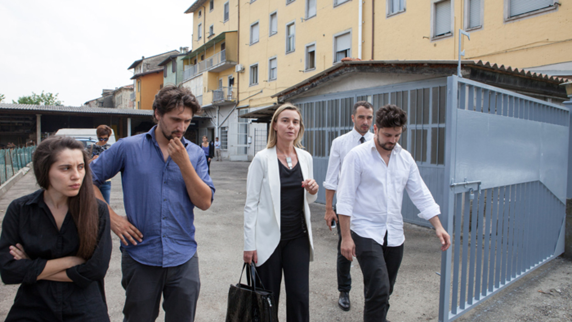 Ministro Mogherini a Pianello per ricordare il fotoreporter Rocchelli