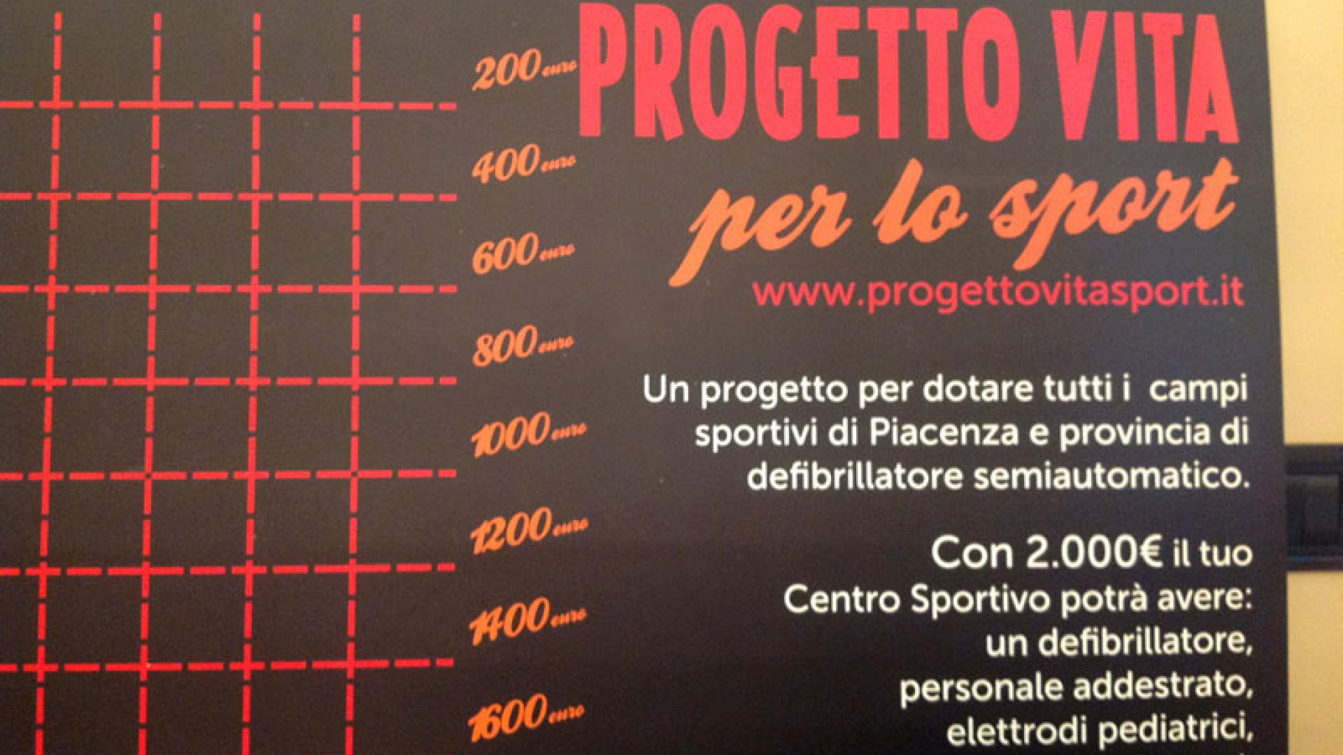 Defibrillatori in impianti sportivi: 90% delle persone si salva. Progetto Vita a Barcellona