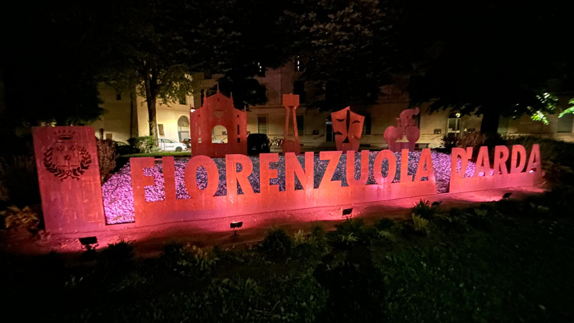 Fibromialgia: Fiorenzuola si è illuminata di viola per la Giornata nazionale