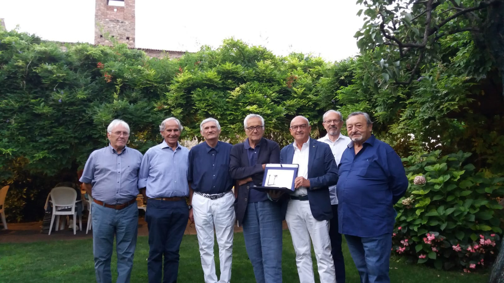 Gli ex allievi del San Vincenzo premiano Bellocchio: "Per sempre uno di noi"