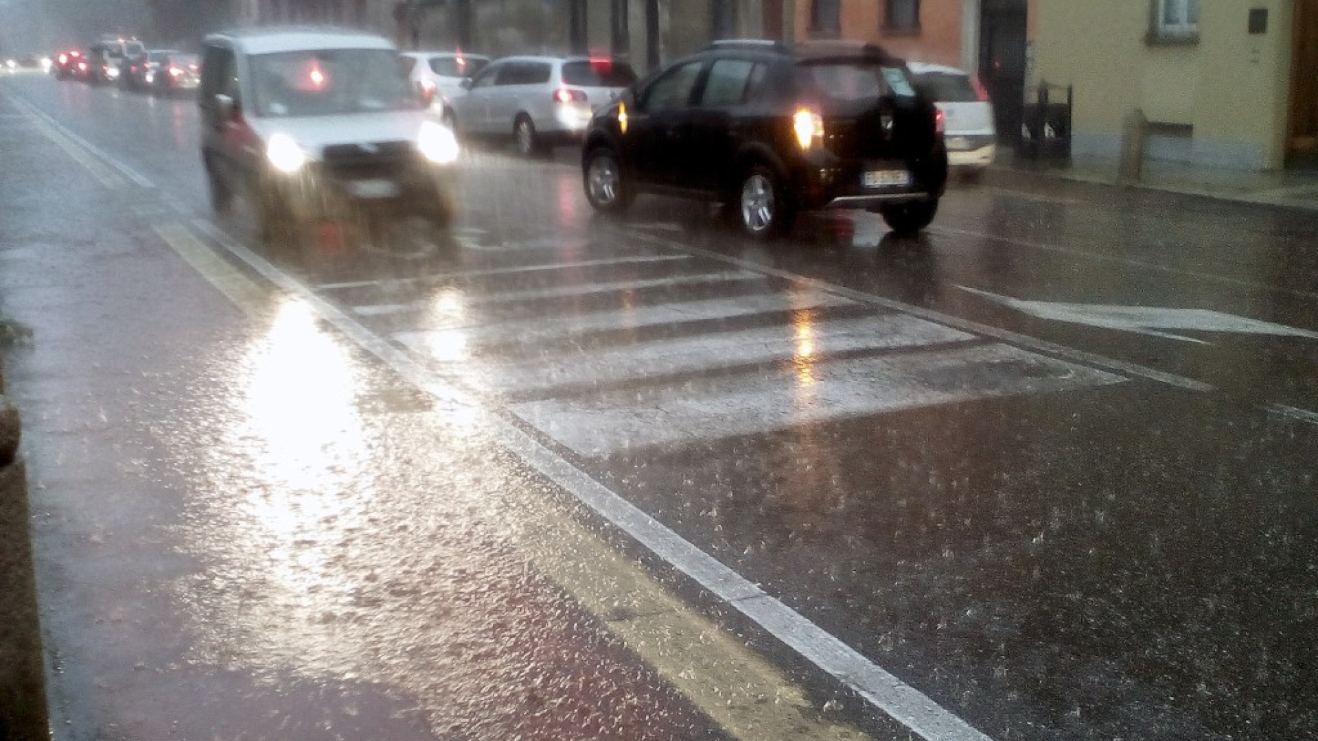 Domani primo assaggio di autunno: in arrivo pioggia e forti temporali