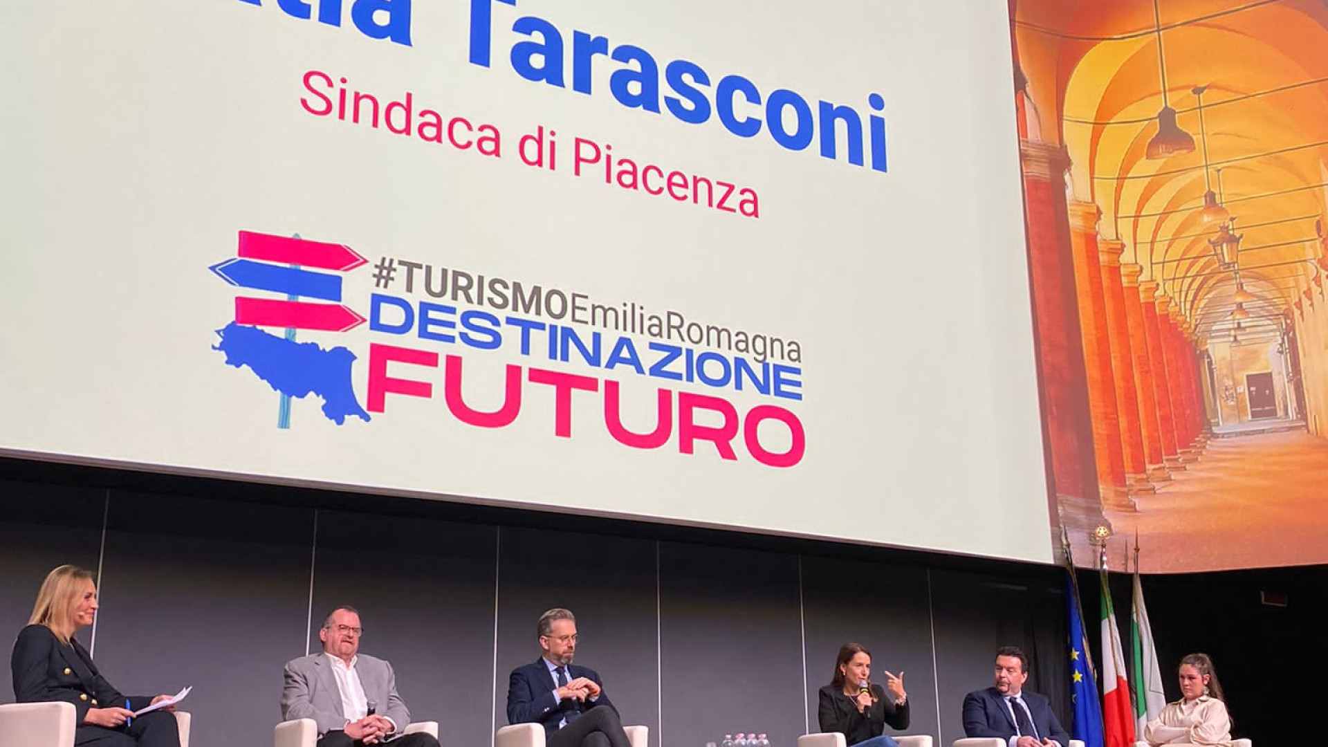 Tarasconi a Riccione per parlare di turismo: "Arrivi in netta crescita, avanti così"