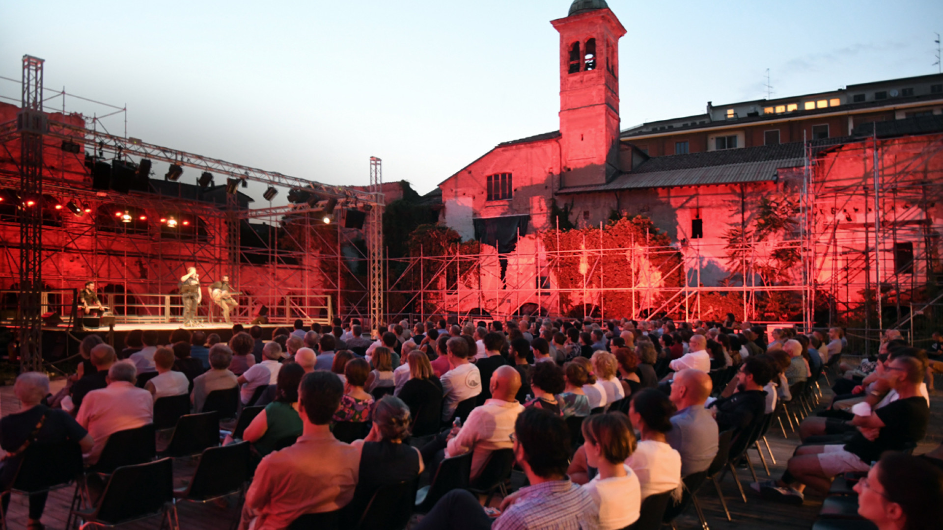 Le notti di Santa Chiara: in arrivo Anggun e North Sea Radio Orchestra