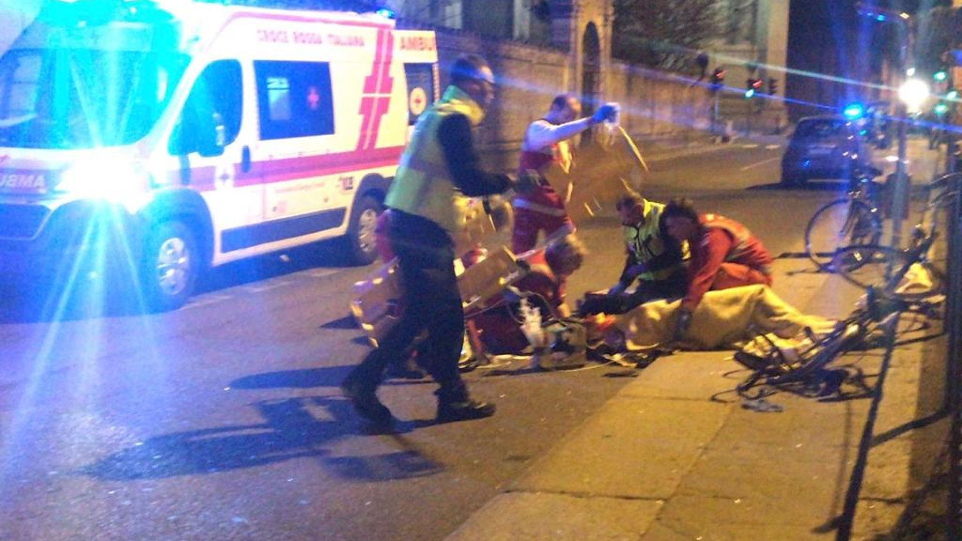 Follia nella notte: auto impazzita falcia un ciclista, fugge e poi si schianta. Quattro feriti gravissimi, conducente arrestato