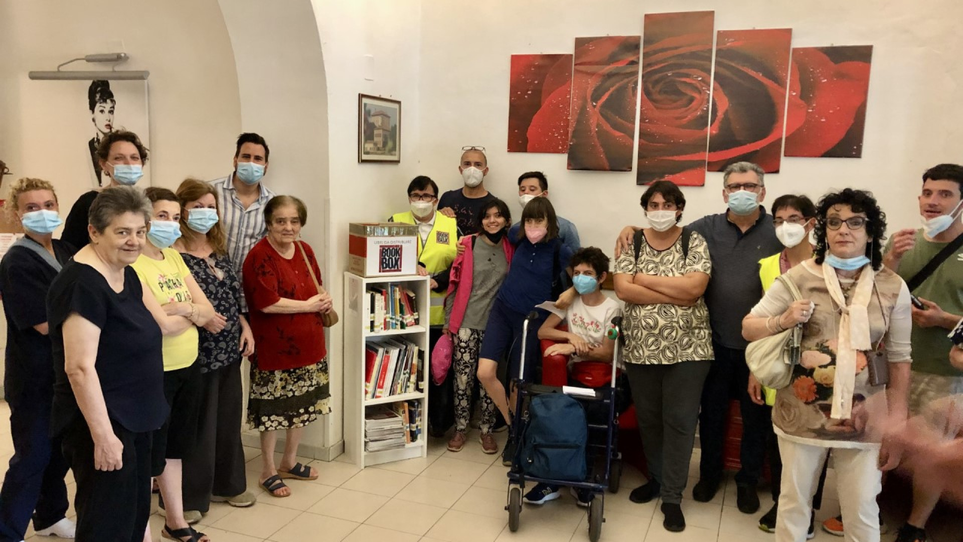 Pieve Dugliara, per la casa di riposo uno scaffale di libri gestito da giovani disabili