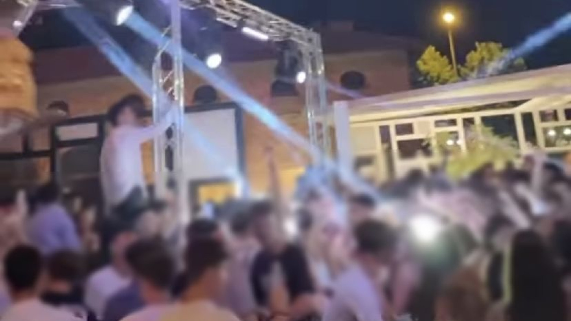 Feste e assembramenti a ritmo di musica: fa discutere la movida piacentina