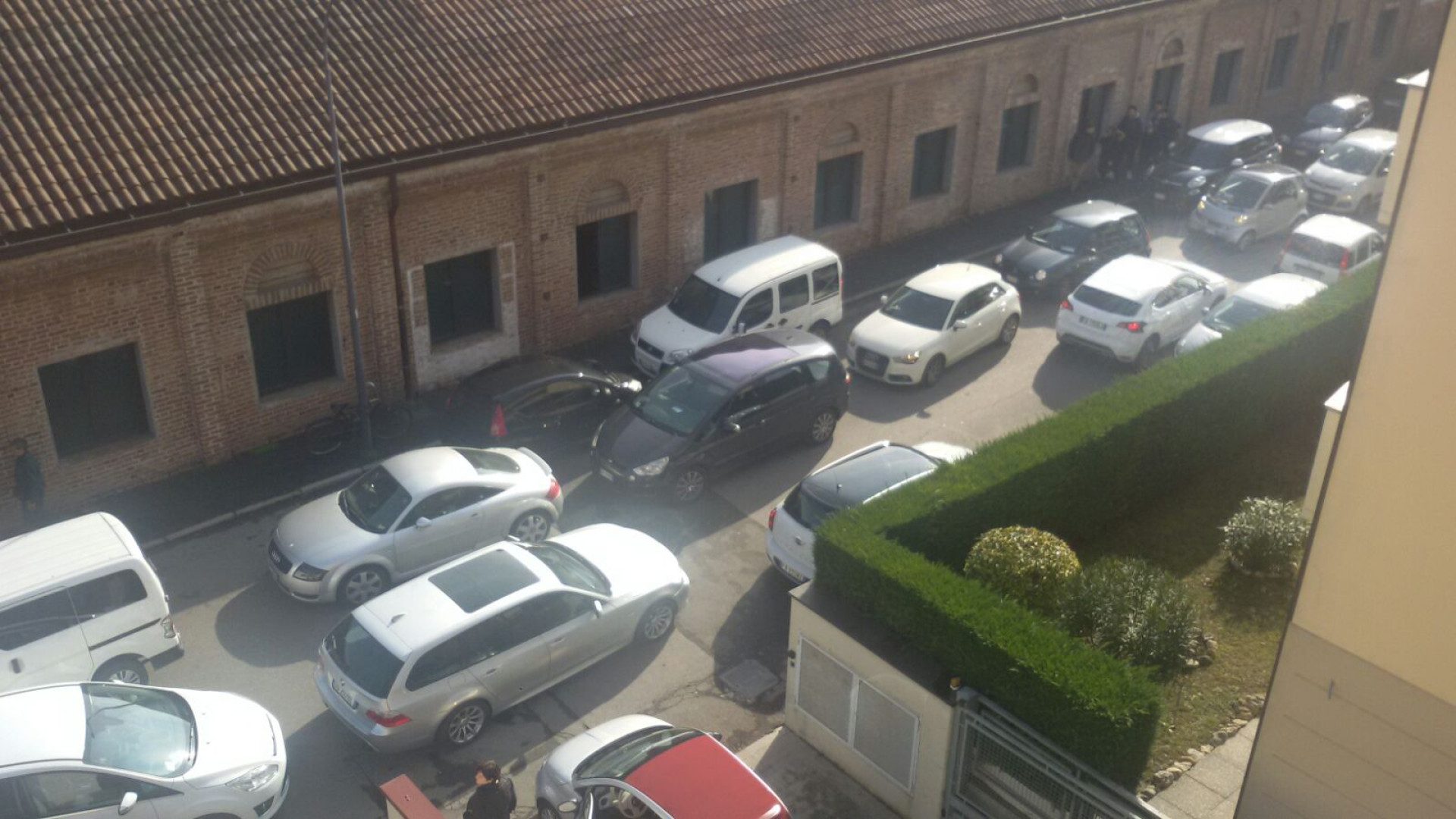 Teleriscaldamento alla Farnesiana: traffico in tilt in via Colombo