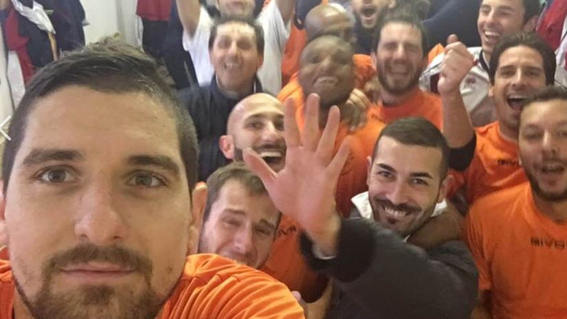 L’arbitro assegna il rigore per errore, giocatore del Vigolo lo fa togliere
