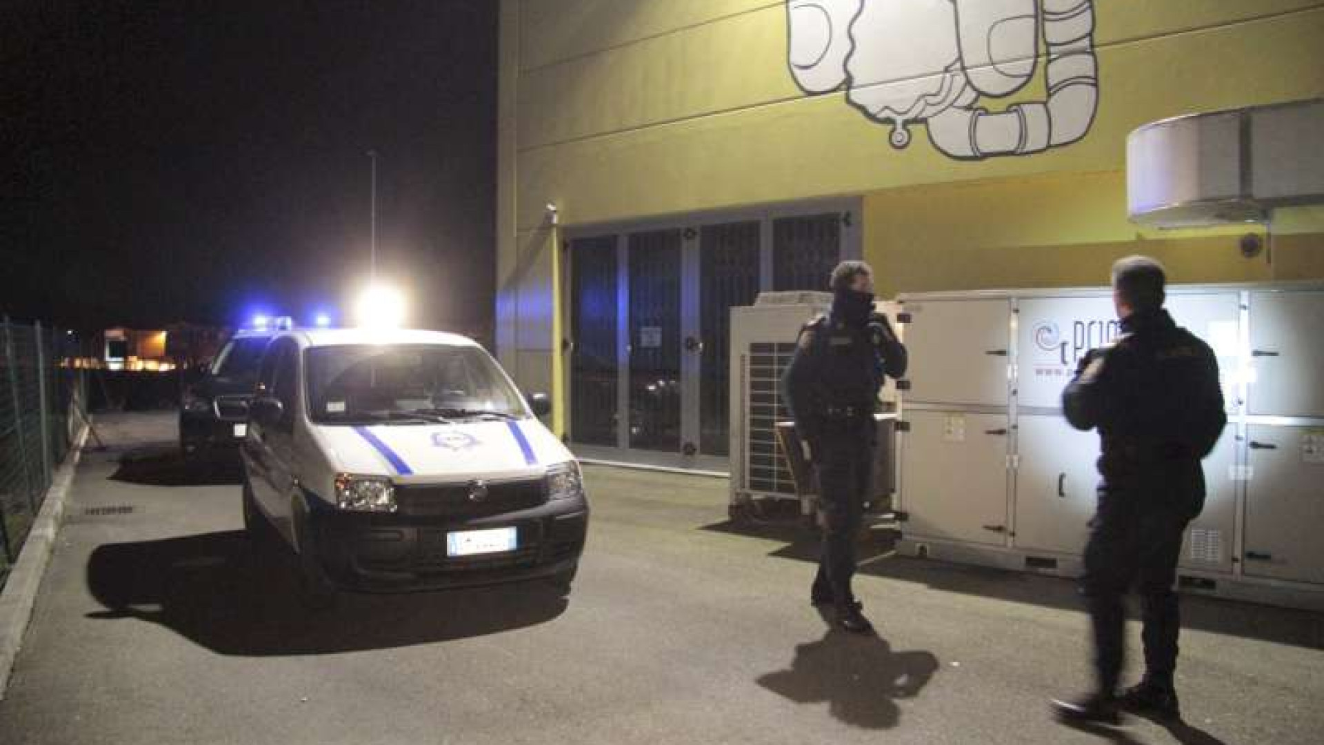 Borgonovo, tentato furto in sala giochi. I ladri passano dalla ditta a fianco