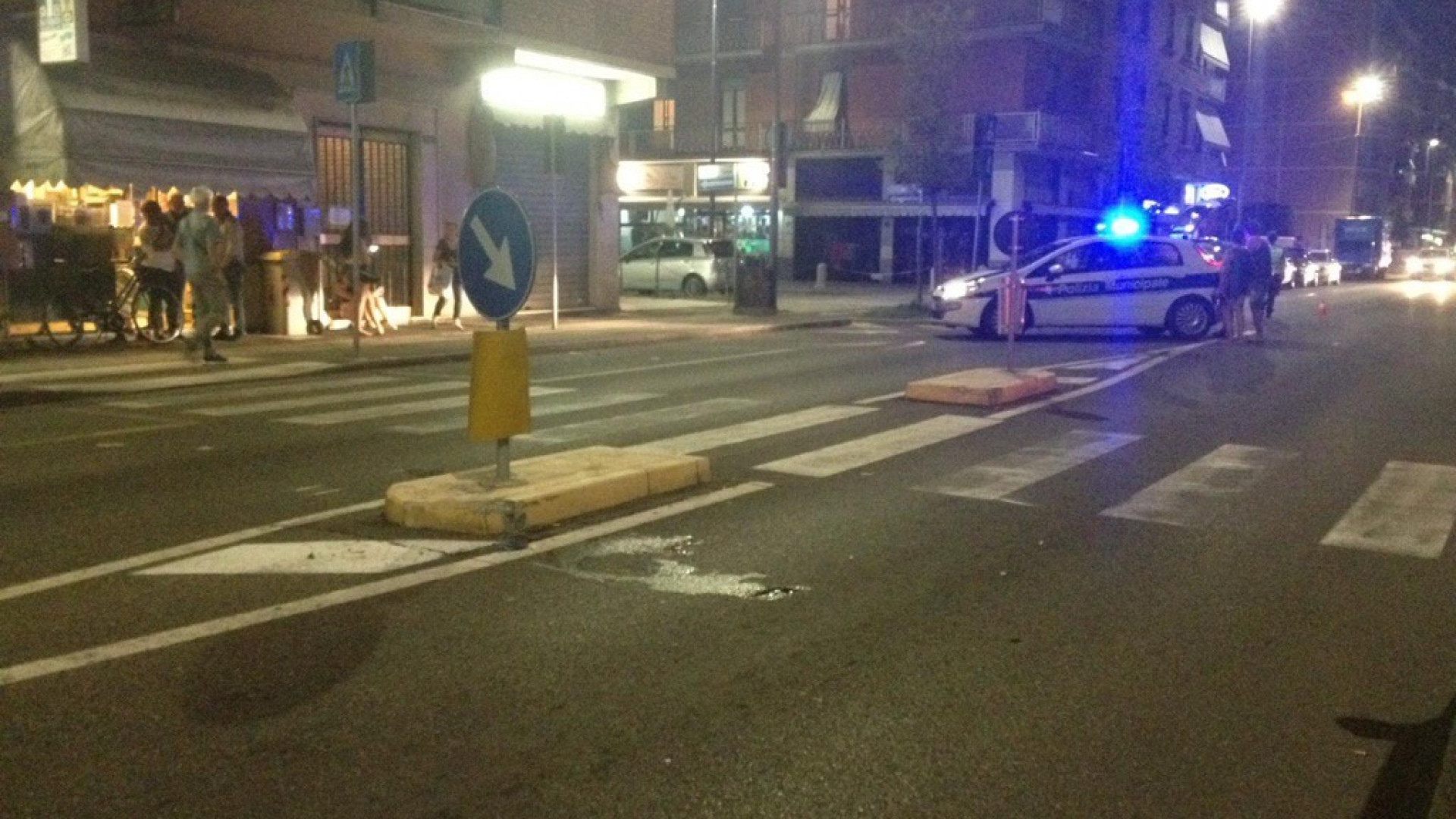 Falciato da uno scooter in viale Dante: ferito trasportato d'urgenza al pronto soccorso