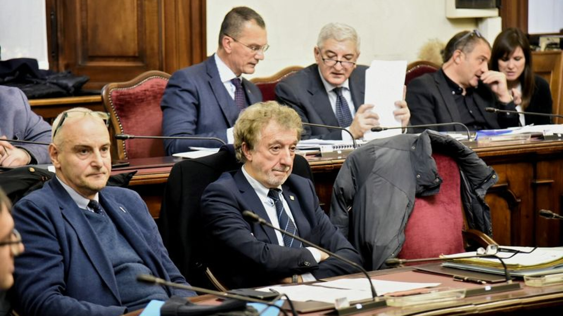 Volano gli stracci in consiglio comunale: musi lunghi e scontri poi arrivano le scuse di Pecorara a Foti