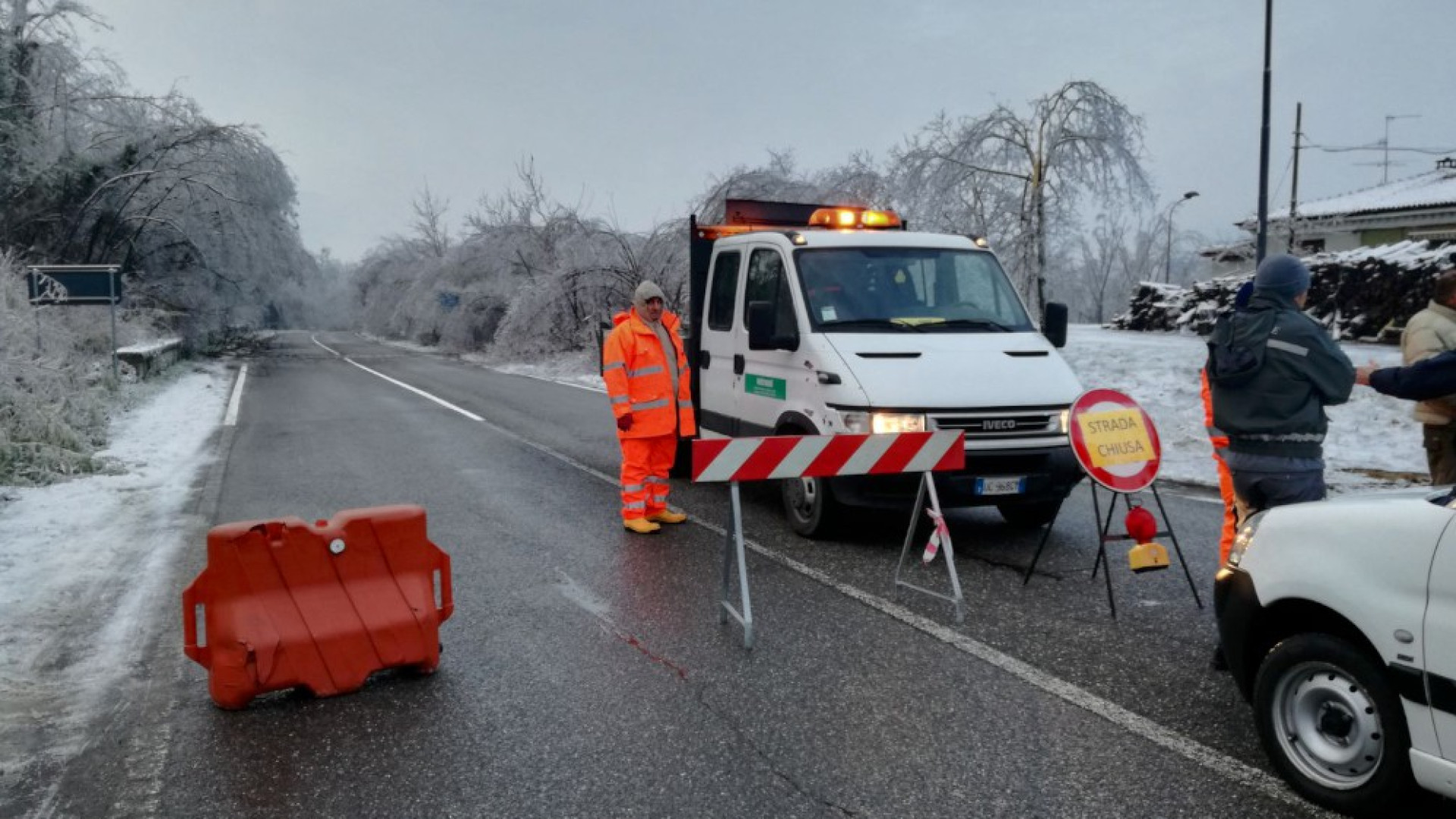 Gelicidio e strade chiuse, le interruzioni: riaperta la strada tra Bettola e Ponte dell'Olio
