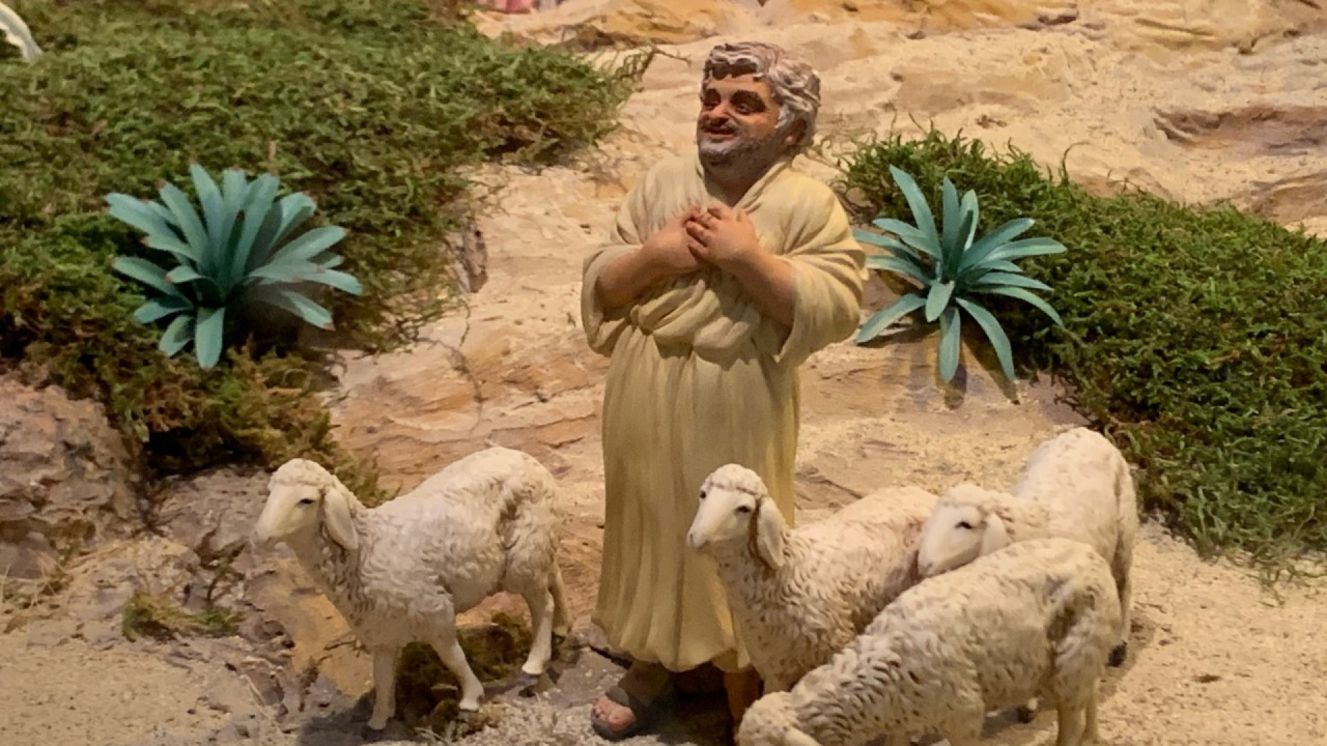 Anche don Paolo Camminati nel presepe di Nostra Signora di Lourdes