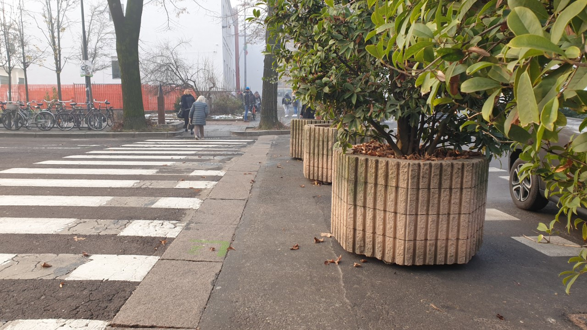 Piacenza, tornano le maxi fioriere all'ingresso del Pubblico passeggio