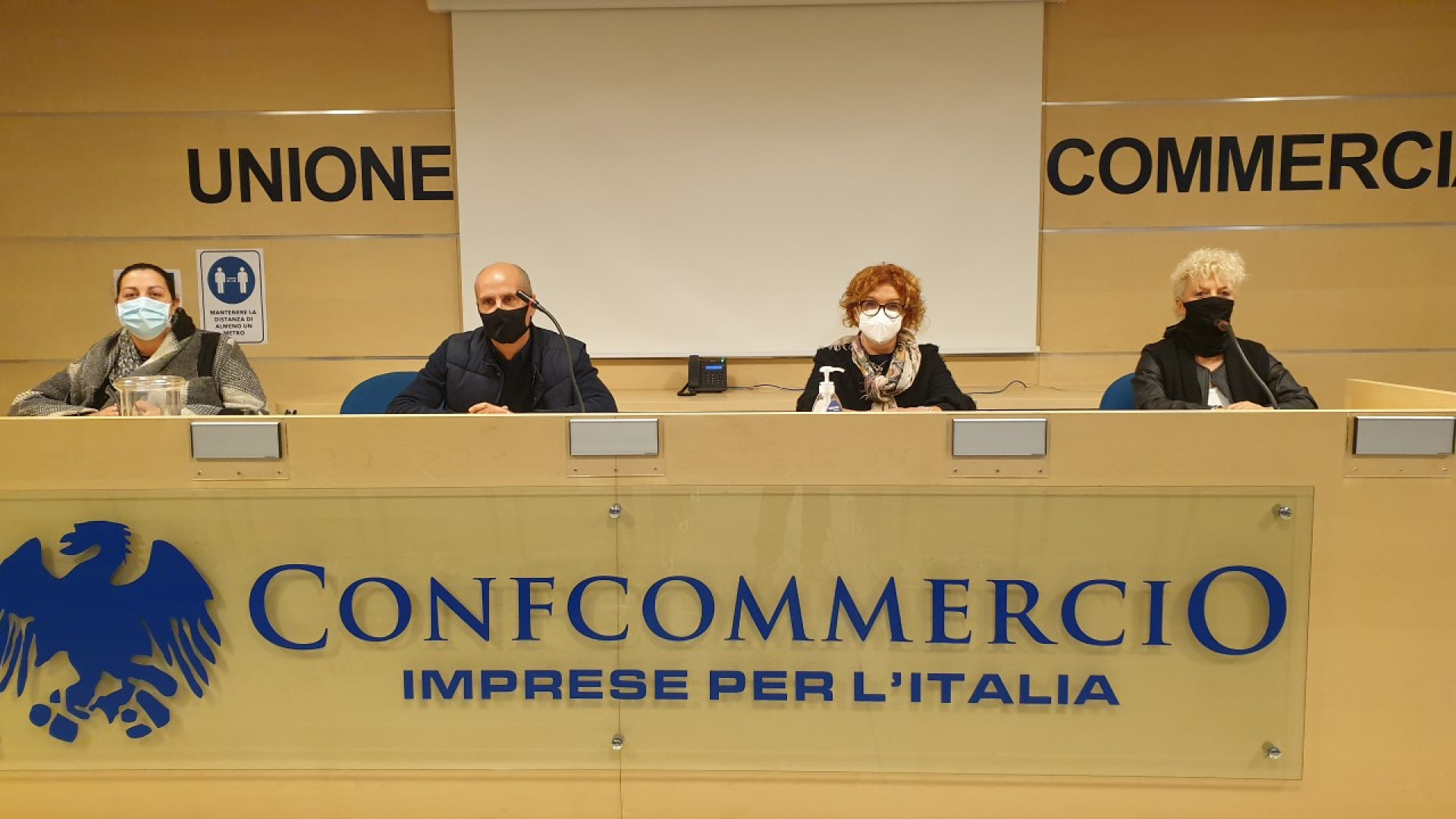 Unione Commercianti: "Piantine di erica su 300 tombe dimenticate"