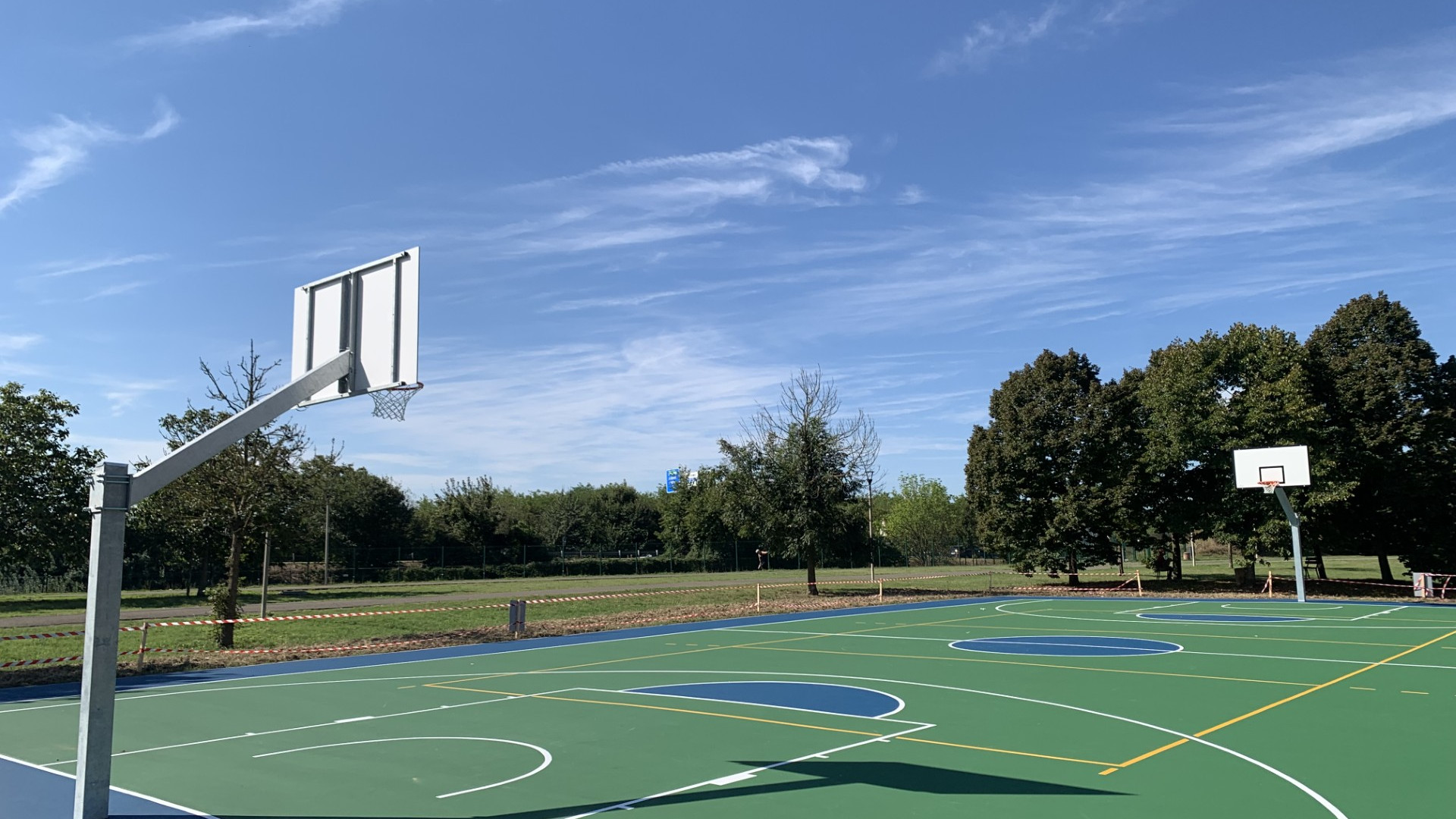 Farnesiana, pronto il campo da basket: nei prossimi giorni asilo e area per cani