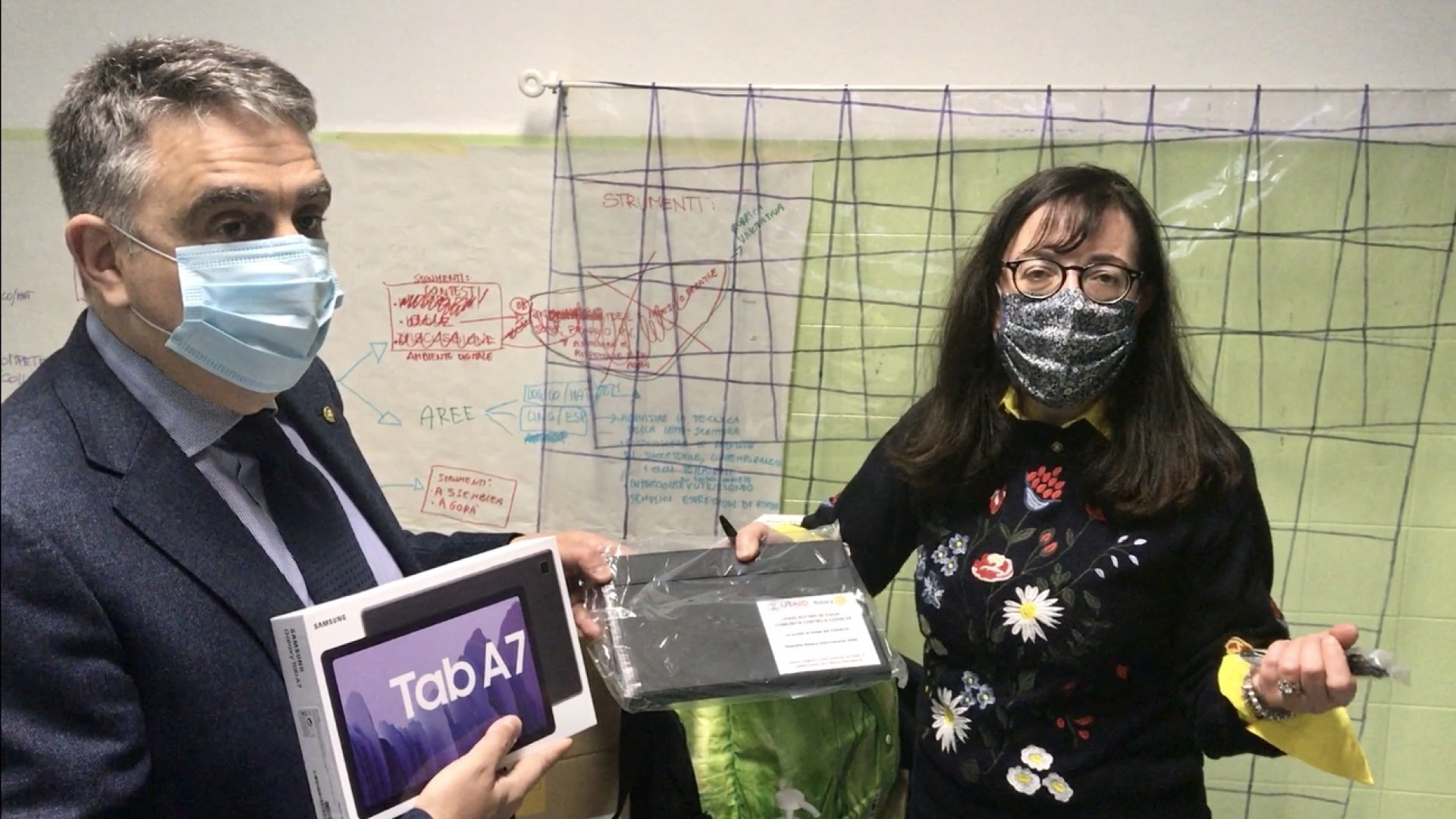 Il Rotary dona oltre trenta tablet alle scuole piacentine: "In aiuto agli studenti fragili"