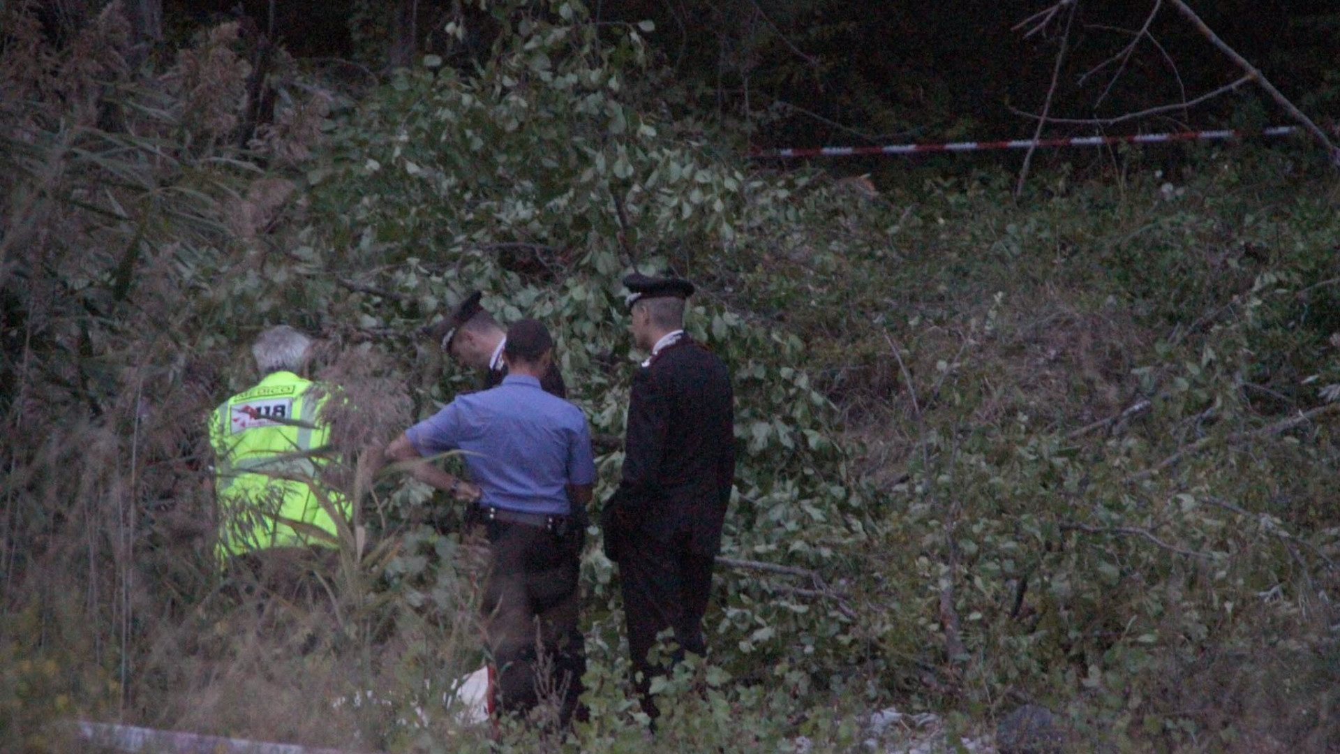 Tragedia di Carmiano, domani l'autopsia sul corpo della donna colpita a morte dall'albero
