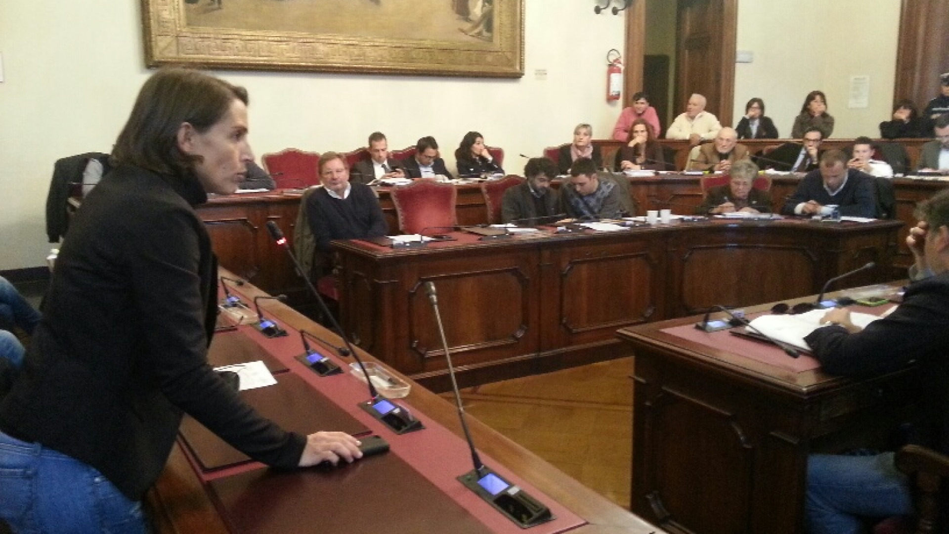Consiglio comunale, tutti contro tutti. Bagarre bipartisan in aula