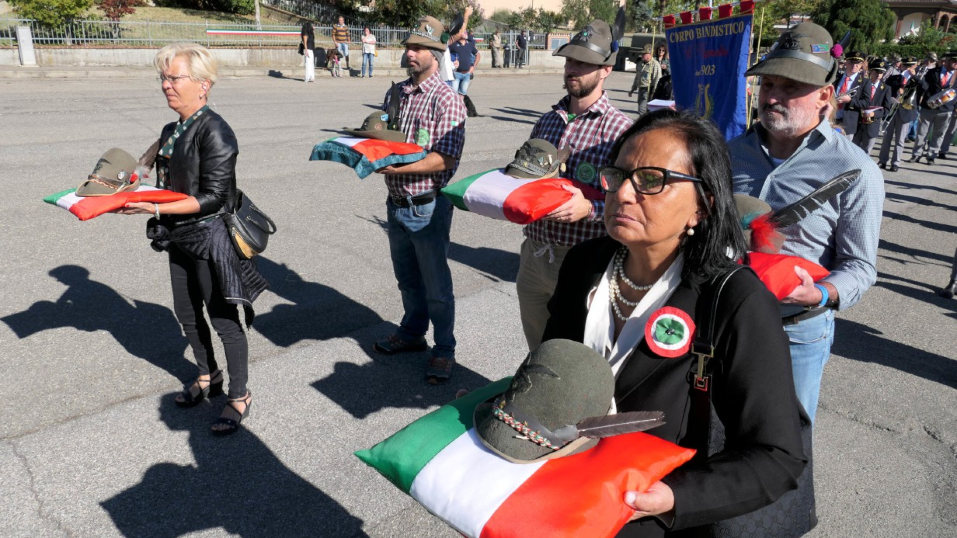 Festa Granda di Agazzano, sfila l'orgoglio alpino in un unico simbolo: il Tricolore