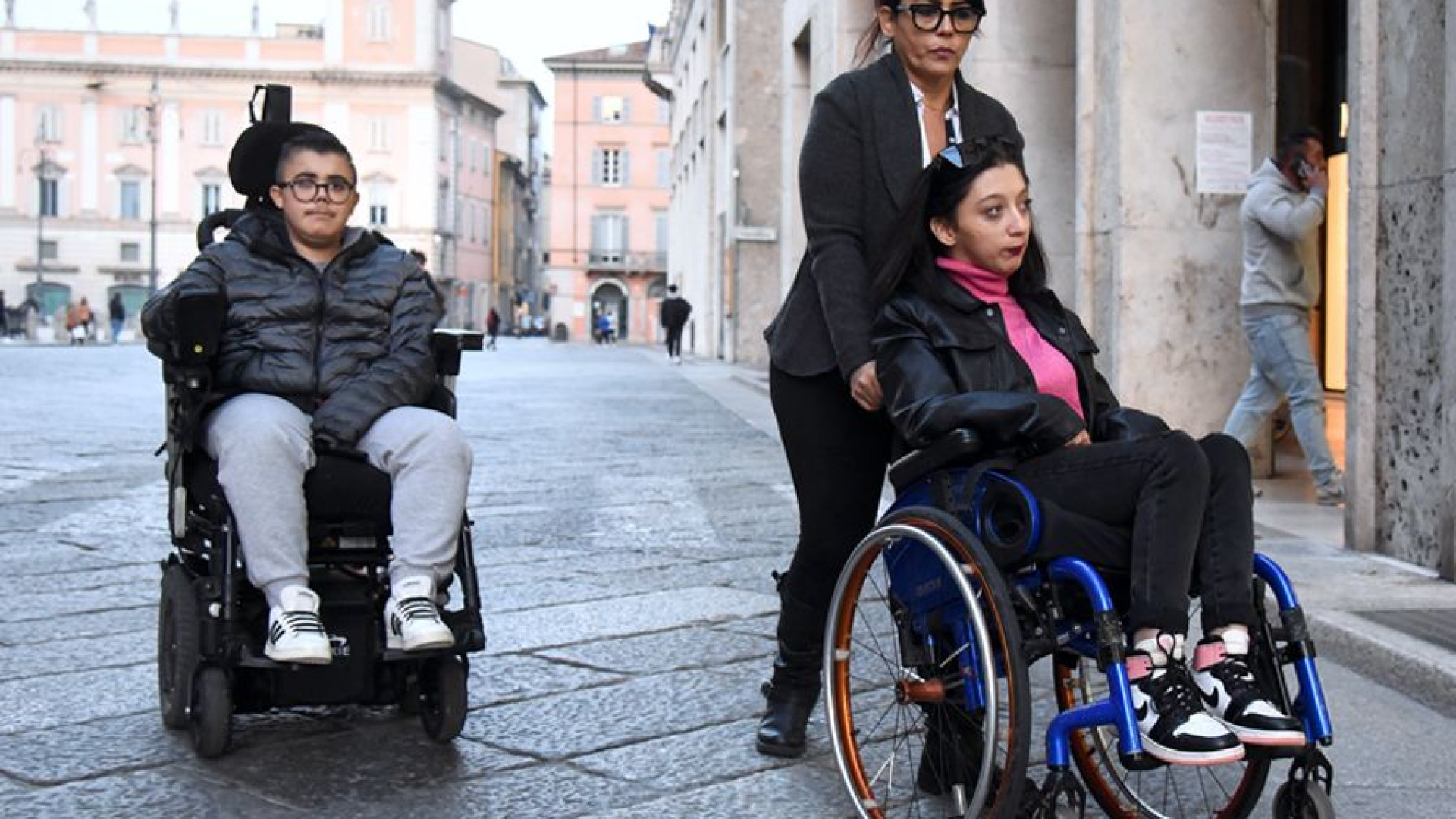 Alessandro e Giada, sogni bloccati da gradini e barriere: "Vogliamo essere autonomi"