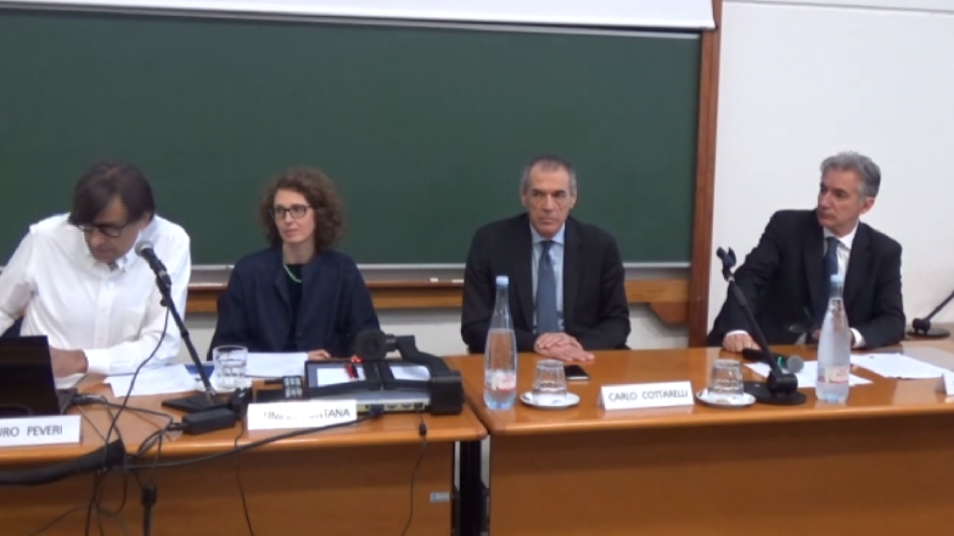 Debito pubblico e flat tax, Cottarelli: "Fu necessario aumentare le tasse"