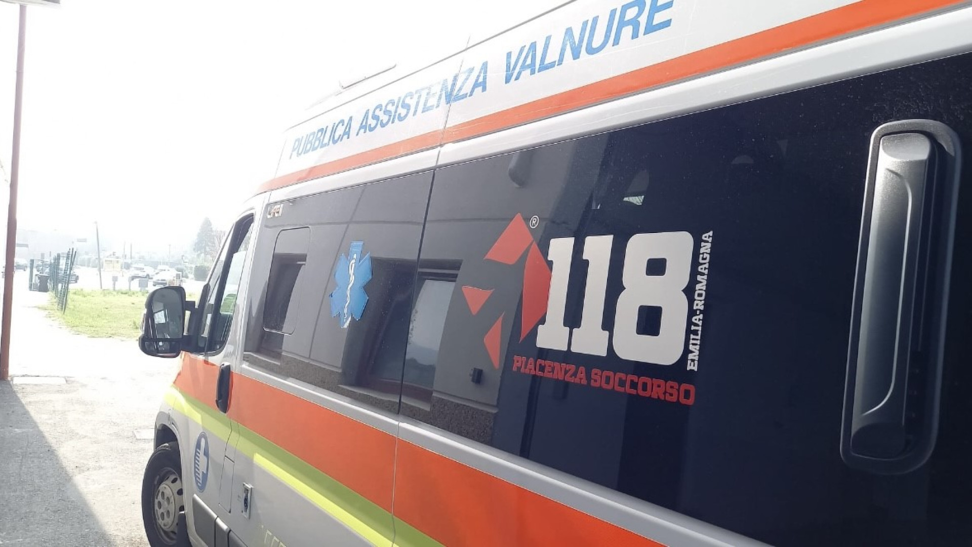 Piozzano, donna di 64 anni cade dalla bici: è molto grave. Trasportata a Parma