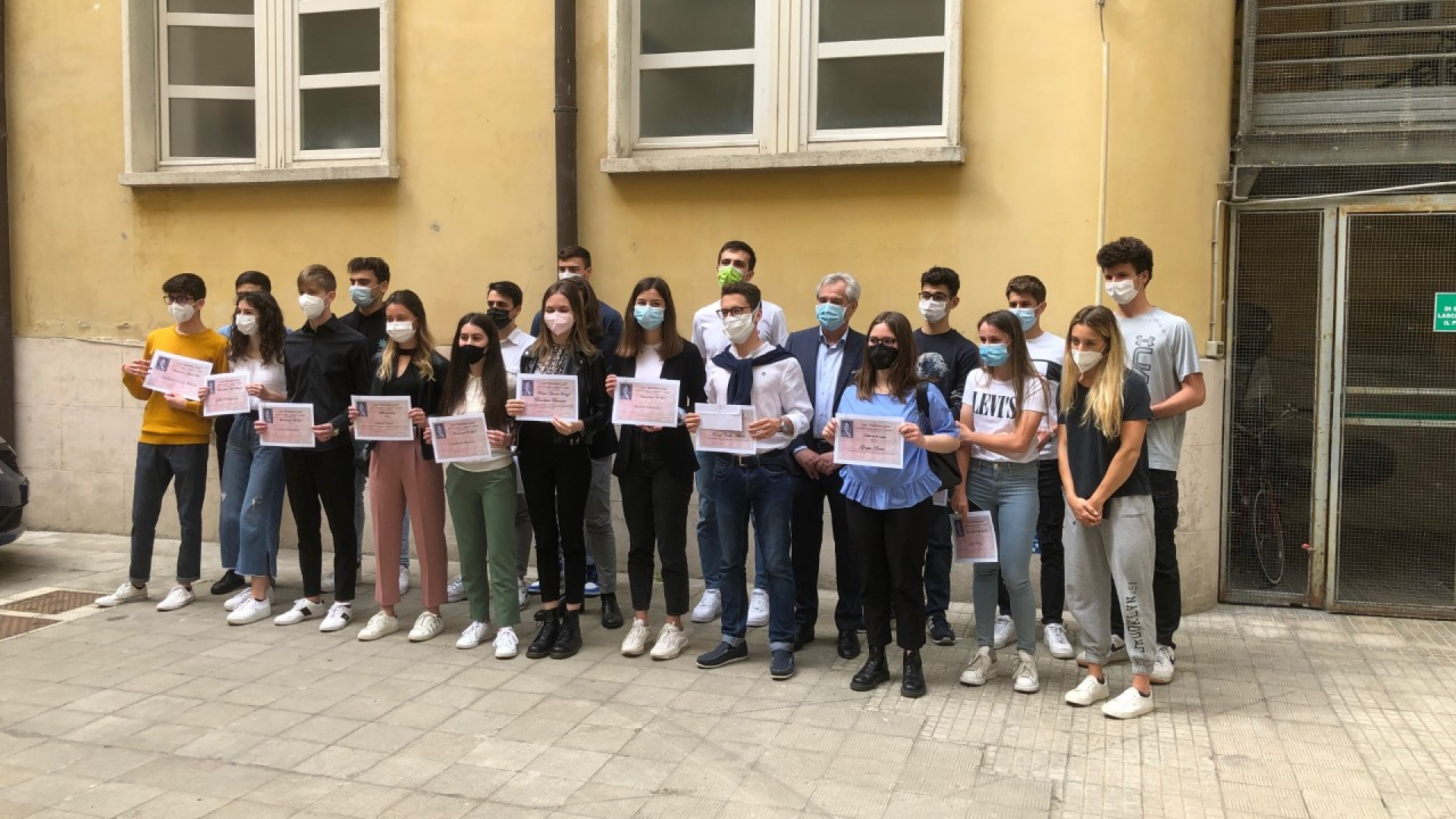 Gioia, borse di studio ai liceali migliori: "Eccellenze nonostante il Covid"