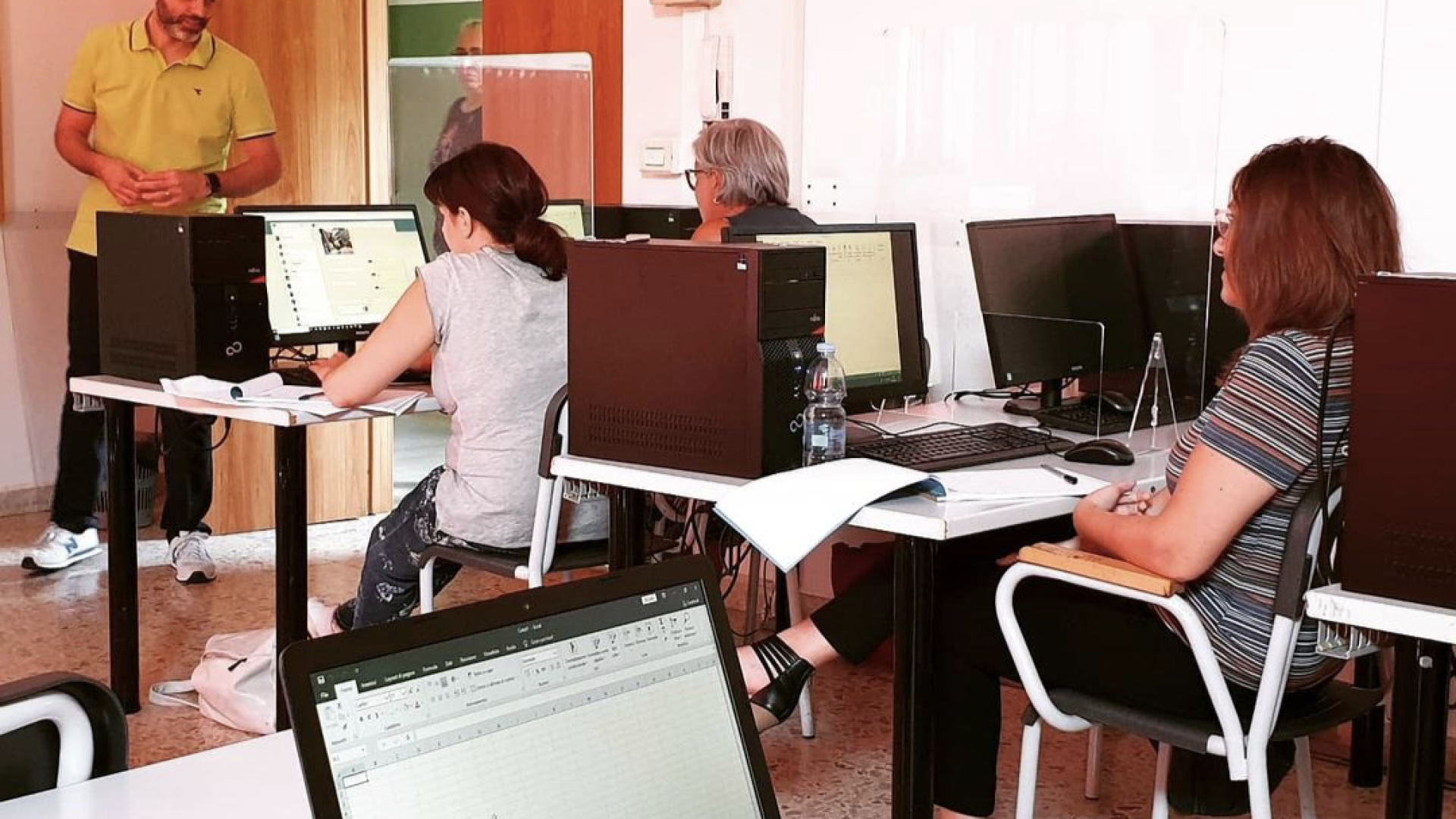 Tutor, dieci corsi gratuiti di formazione sul digitale riservati alle donne