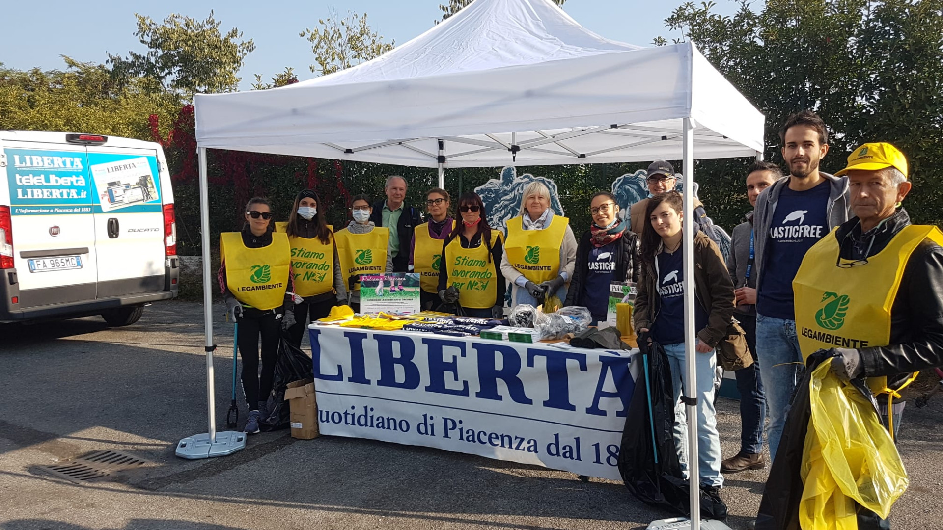 Batterie, laterizi e scarti sanitari: "Puliamo Castel San Giovanni" recupera di tutto