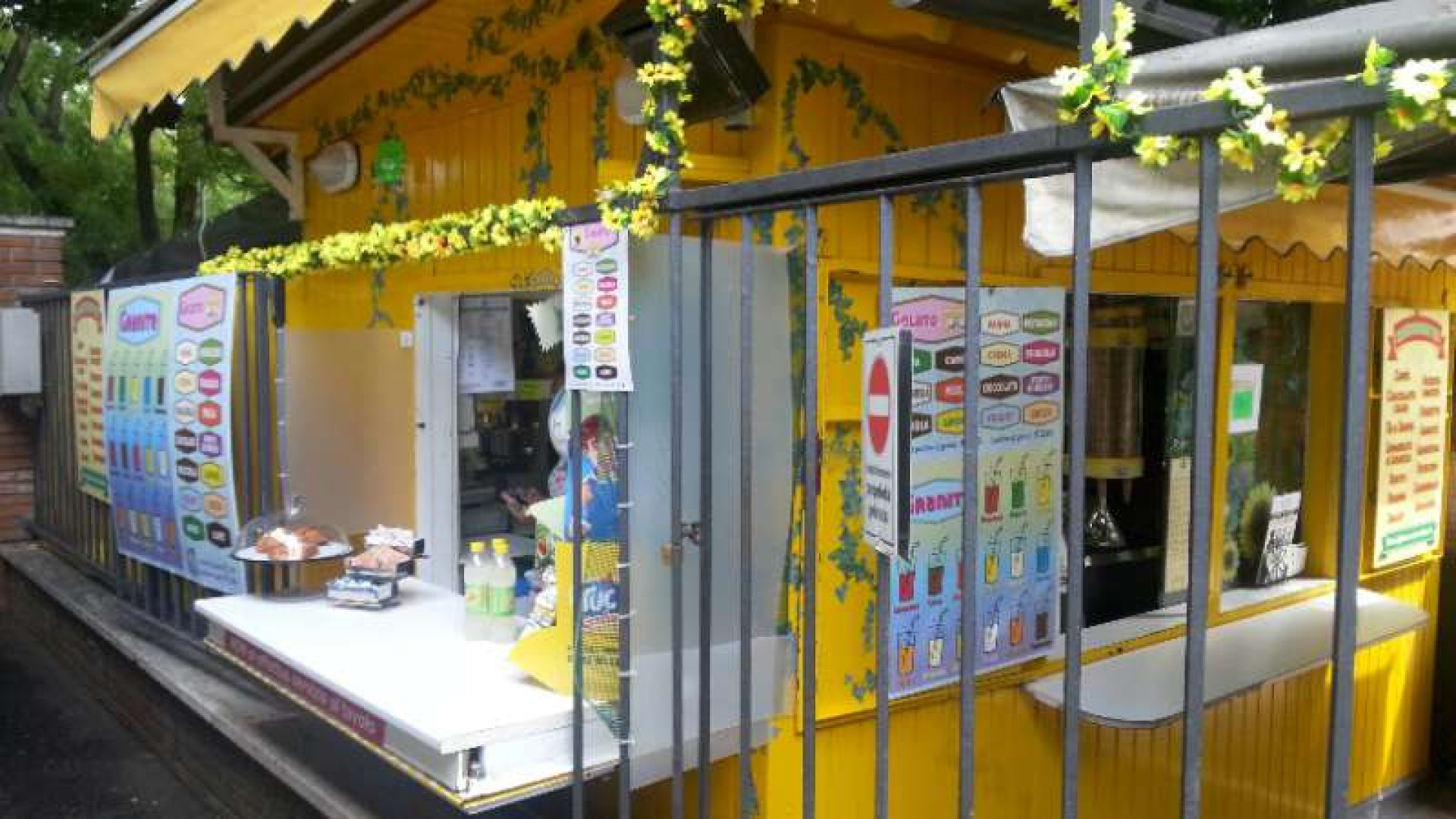 Old Facsal ancora nel mirino dei ladri: razzia di liquori e atti vandalici